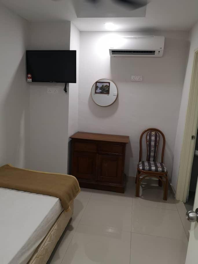 Single Room - Photo 2