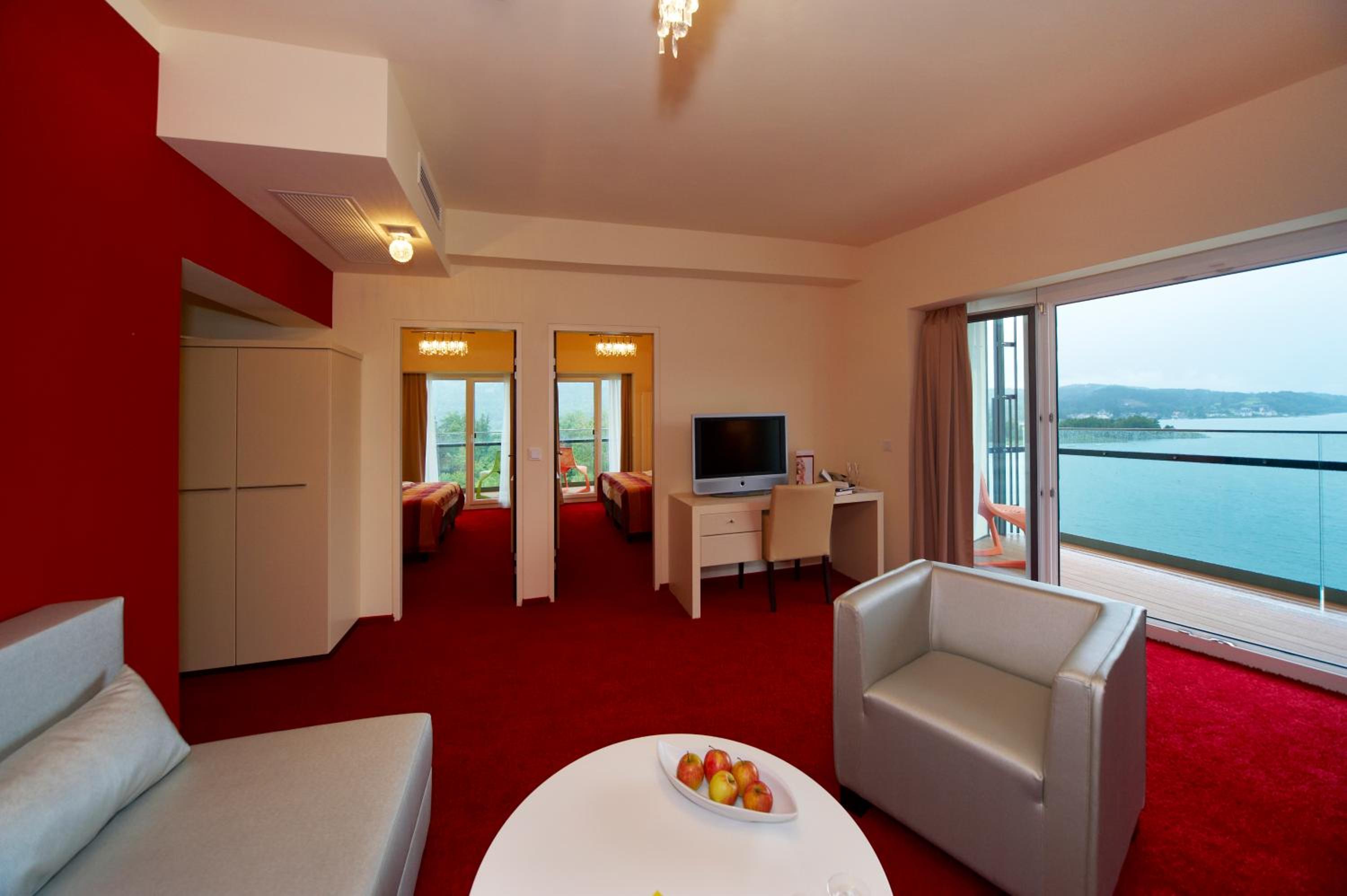 Superior Suite, 1 Bedroom, Balcony, Lake View