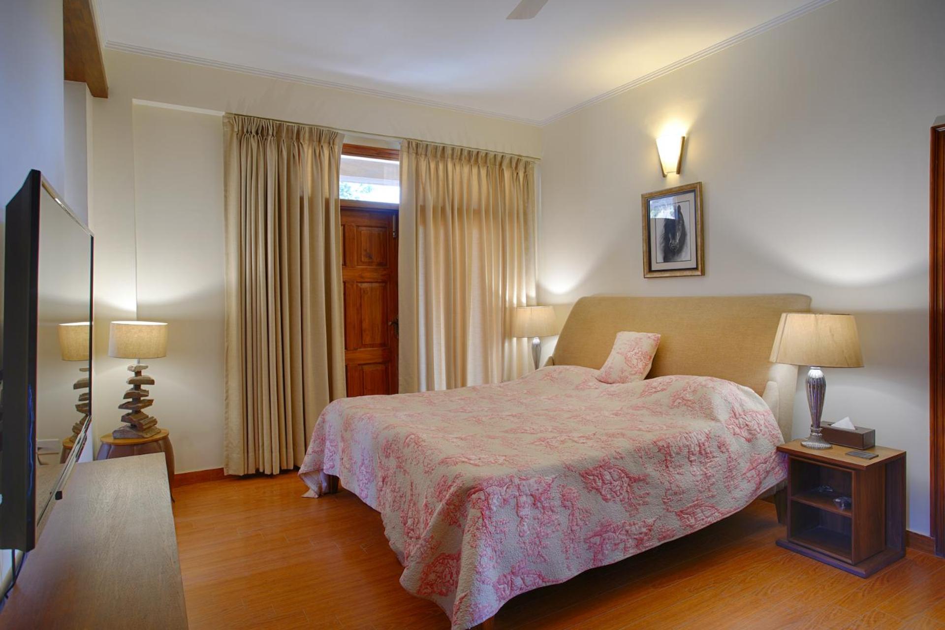 Deluxe Two-Bedroom Apartment with Garden View - Photo 3