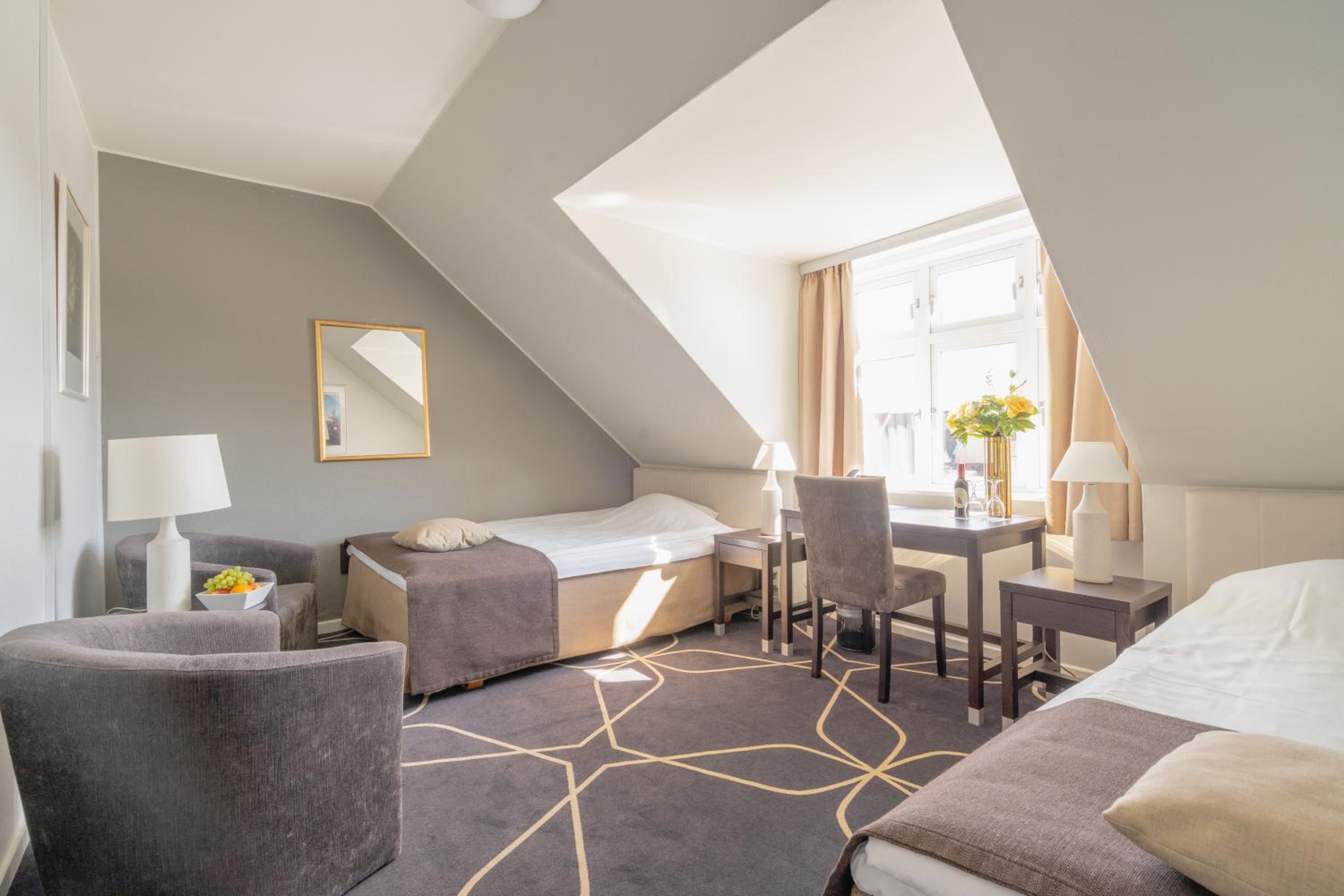 Standard Double or Twin Room - Photo 4