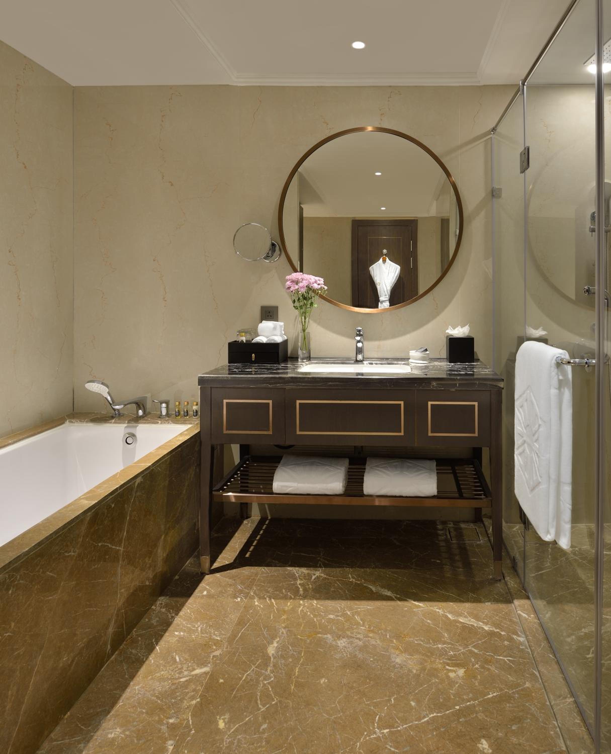 Luxury Grande King Bed thumbnail 5