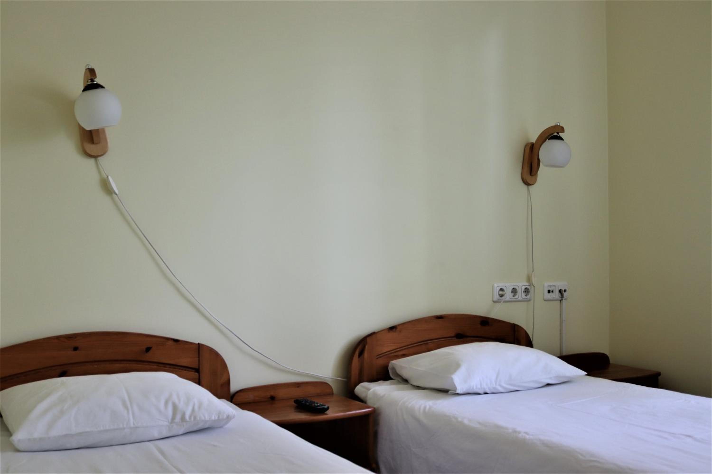 Twin Room with Private Bathroom - Photo 1