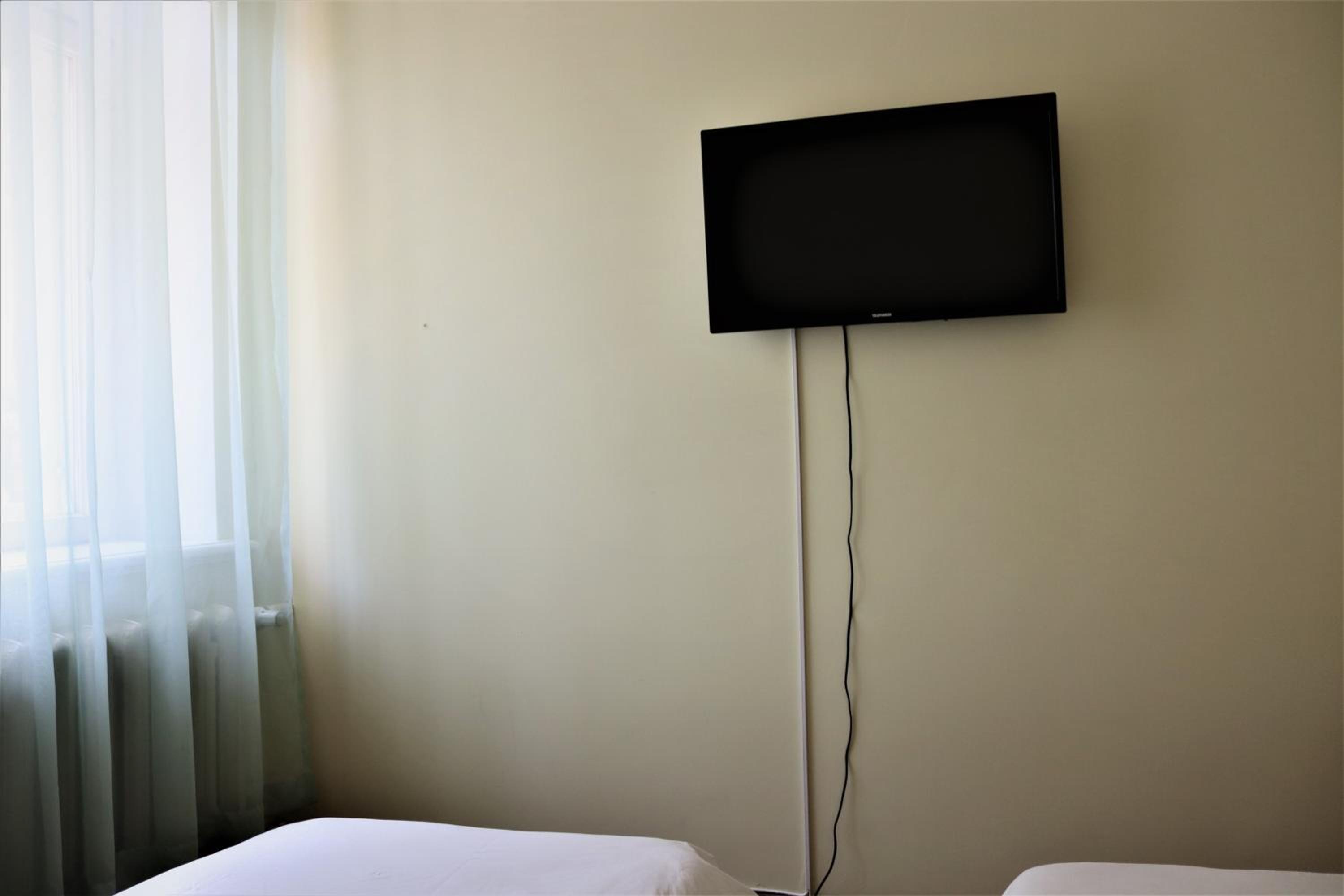 Twin Room with Private Bathroom - Photo 2