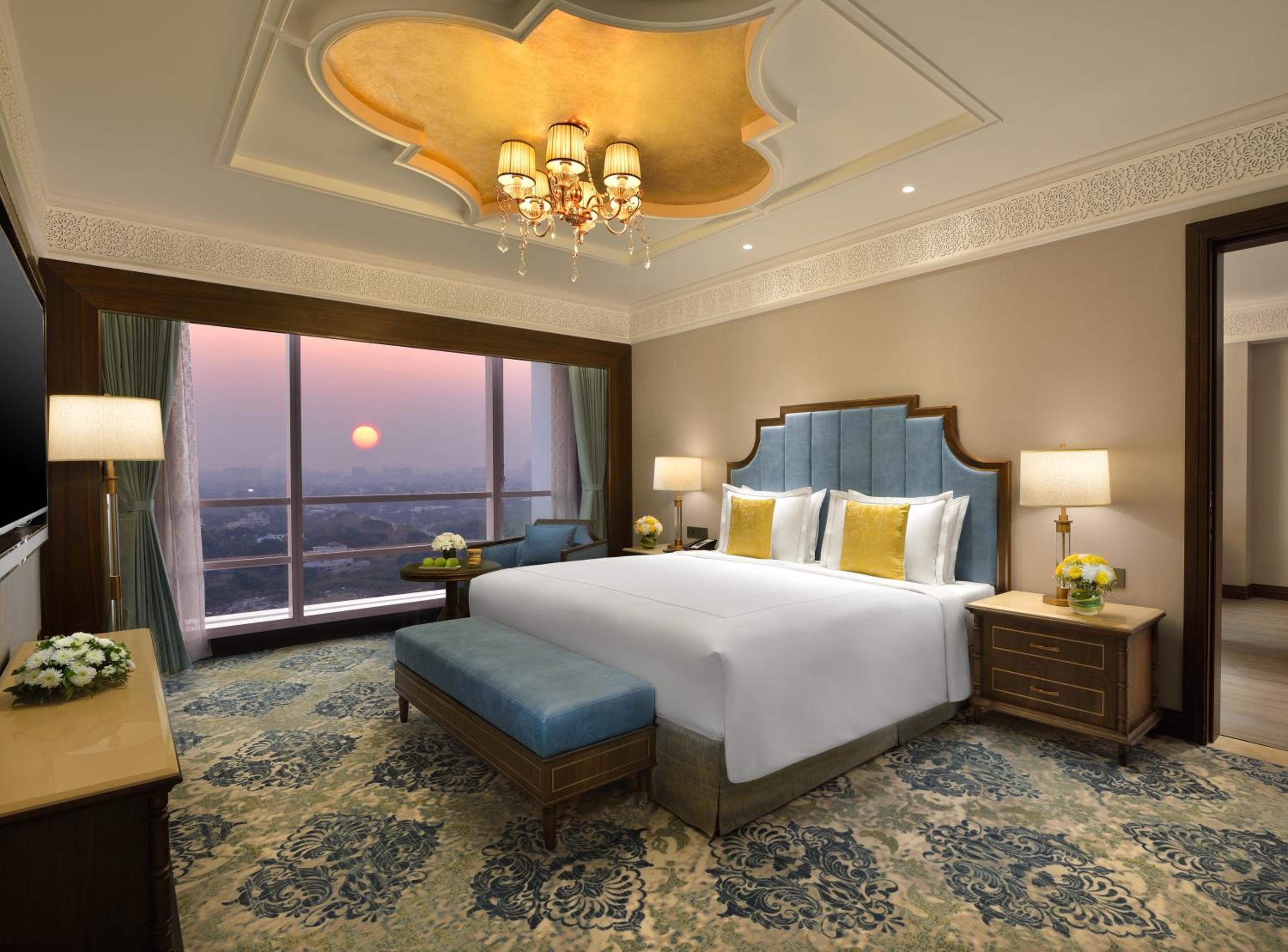 Deluxe Suite - Photo 2