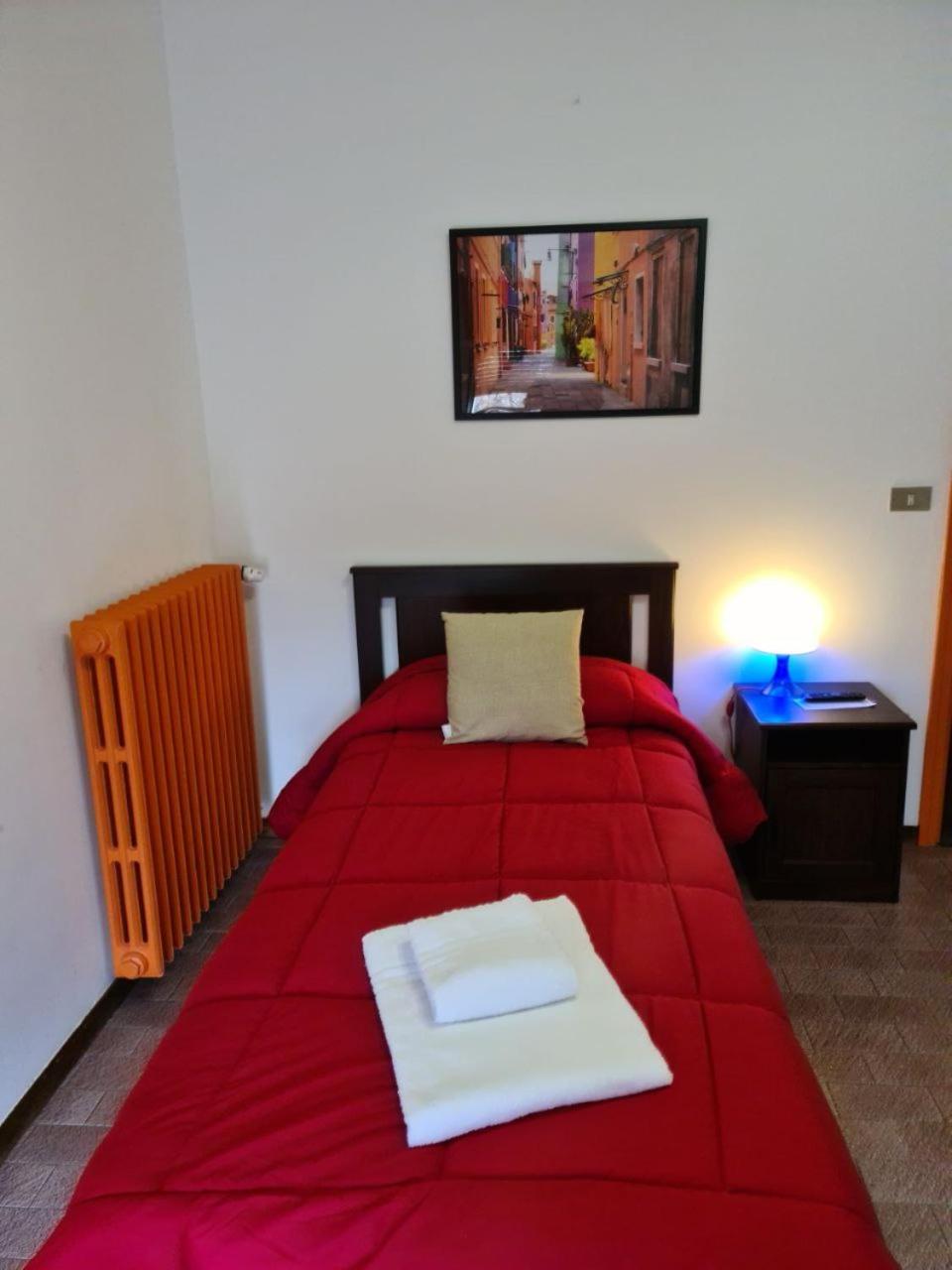 Budget Twin Room - Photo 2
