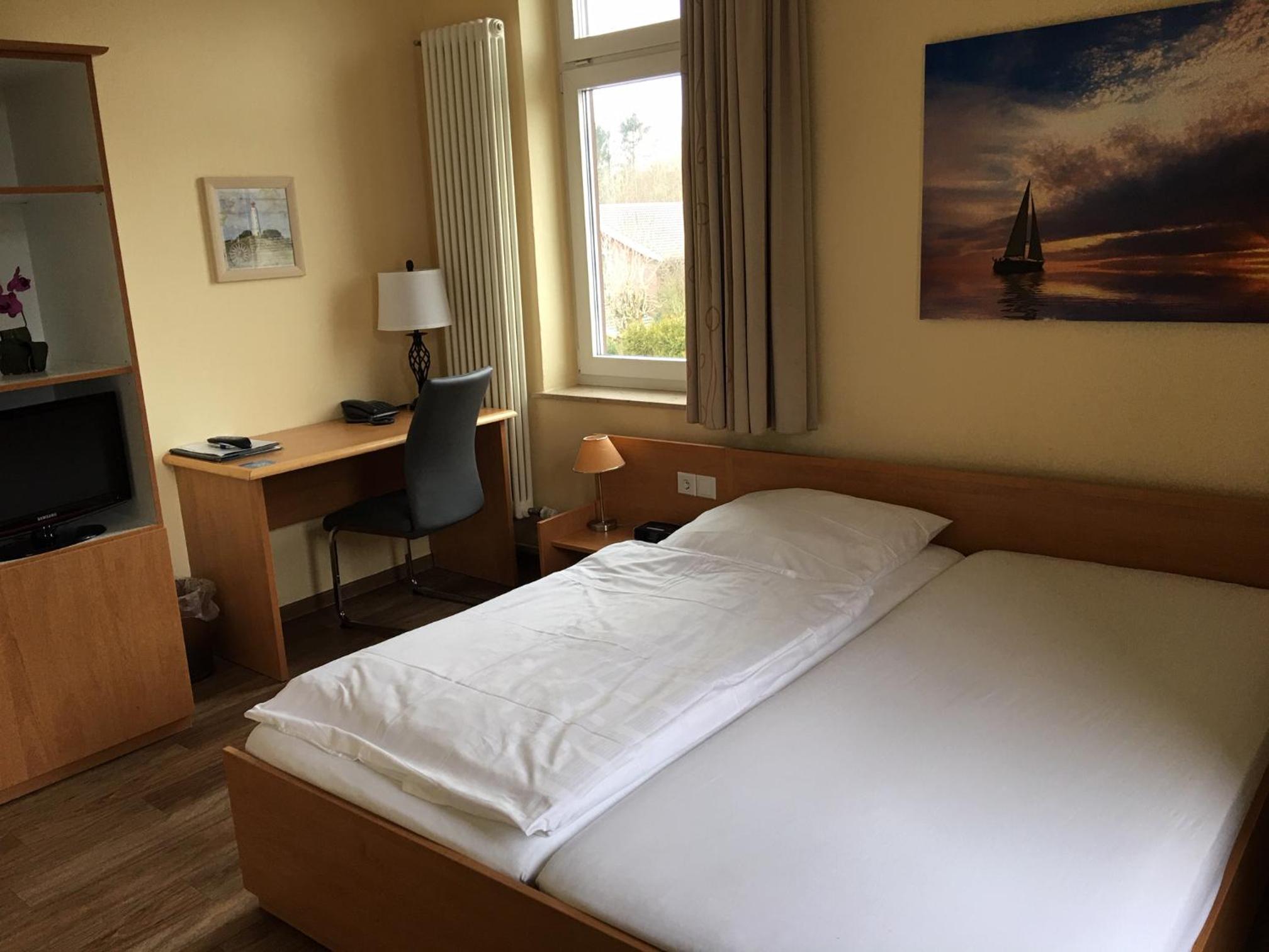 Standard Double or Twin Room photo 3