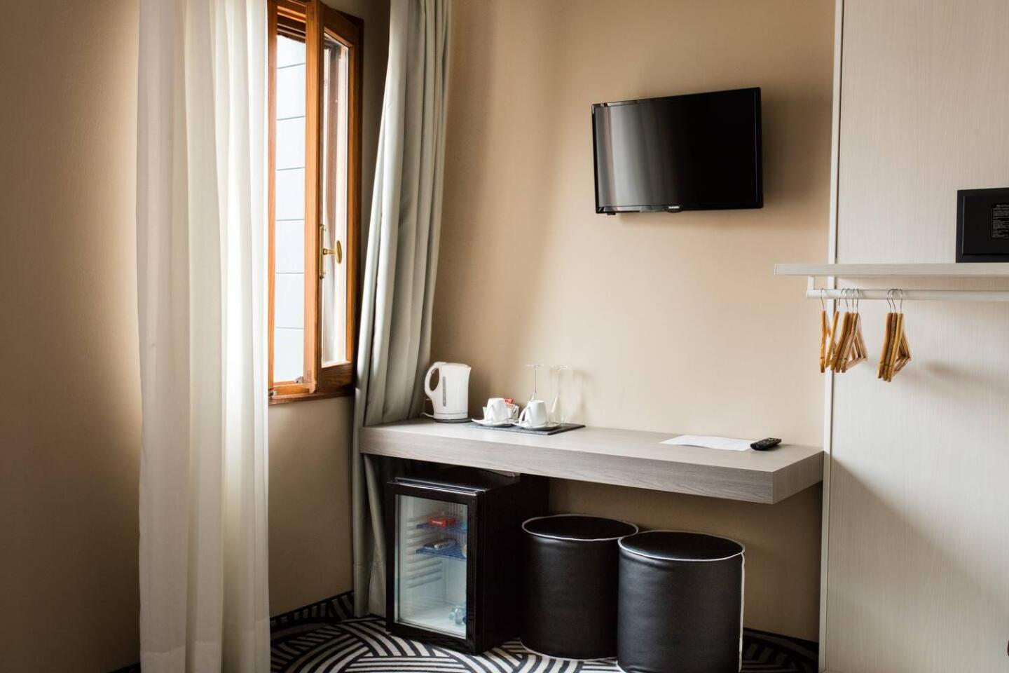 Standard Double Room with Canal View photo 1