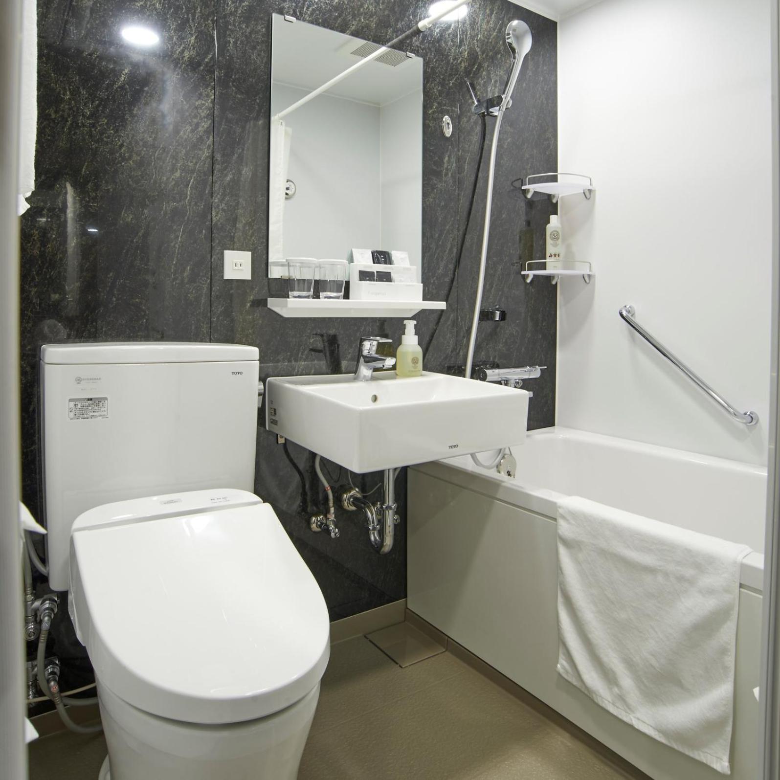 Twin Room - Non-Smoking photo 3