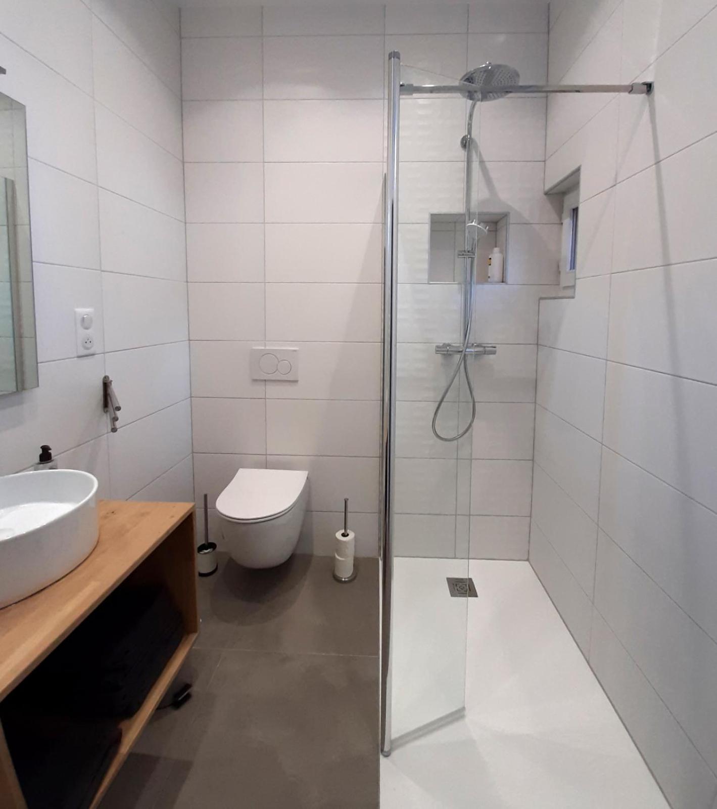 One-Bedroom Apartment - Photo 7