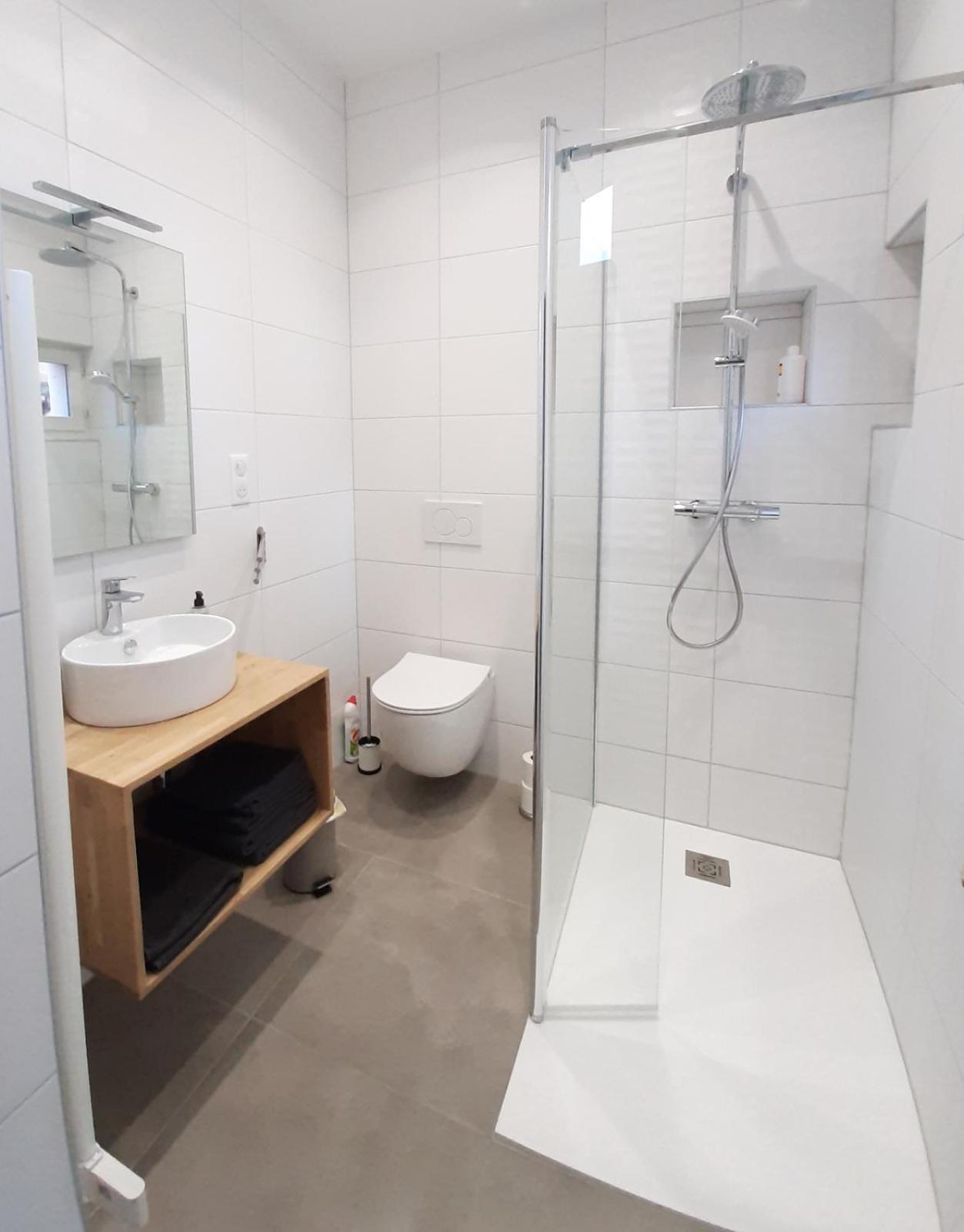 One-Bedroom Apartment - Photo 11