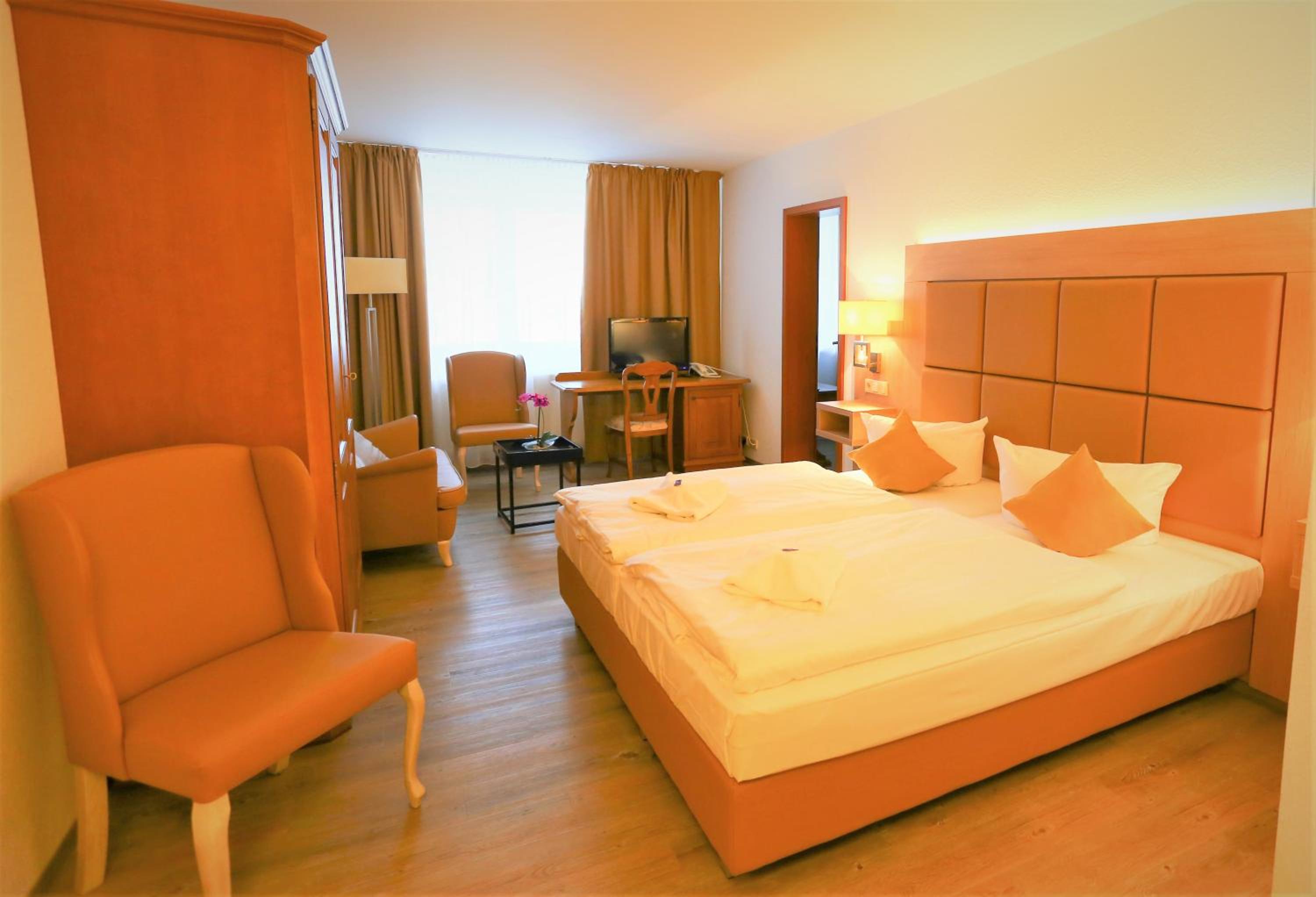 Deluxe Family Suite - Photo 2