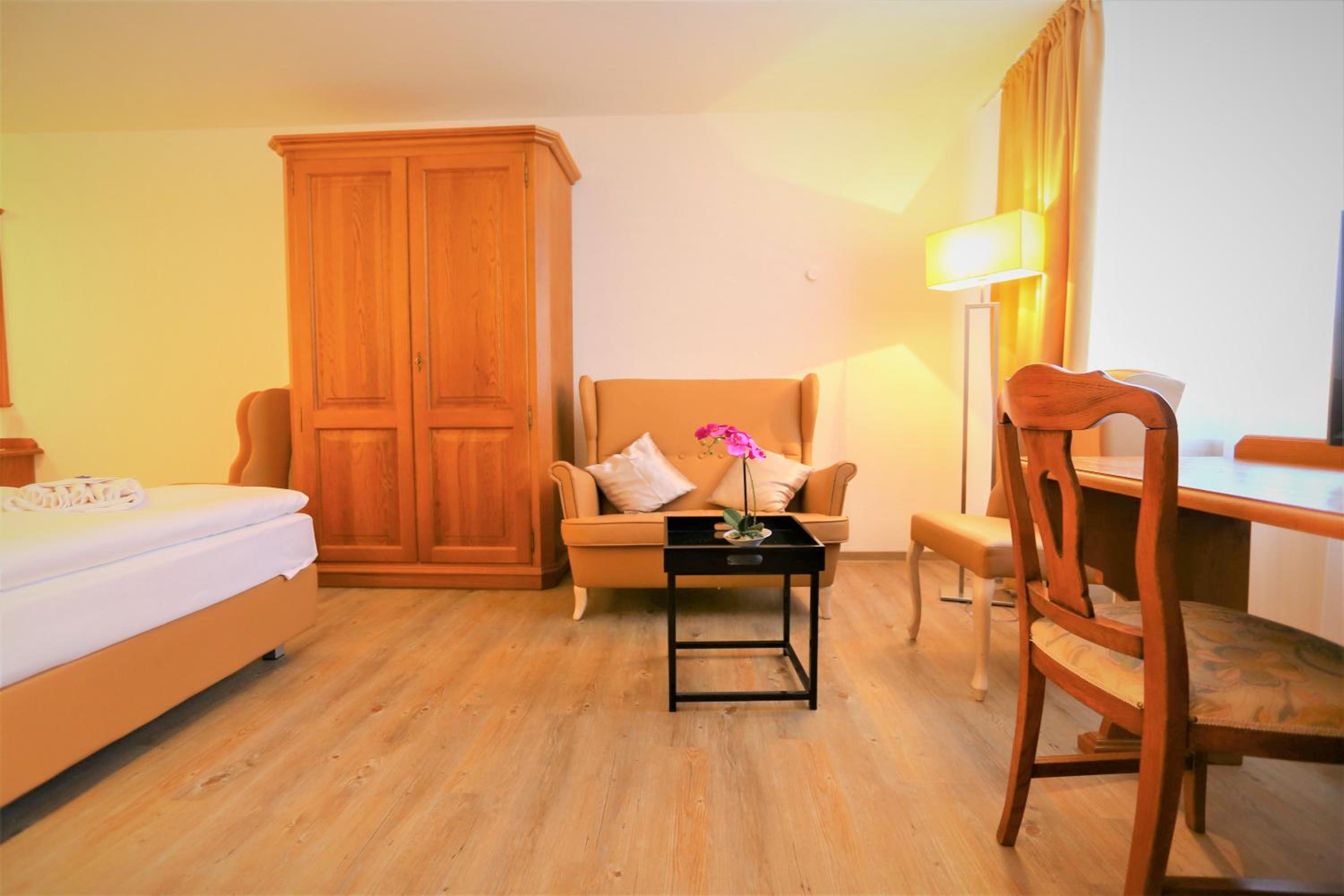 Deluxe Family Suite - Photo 5