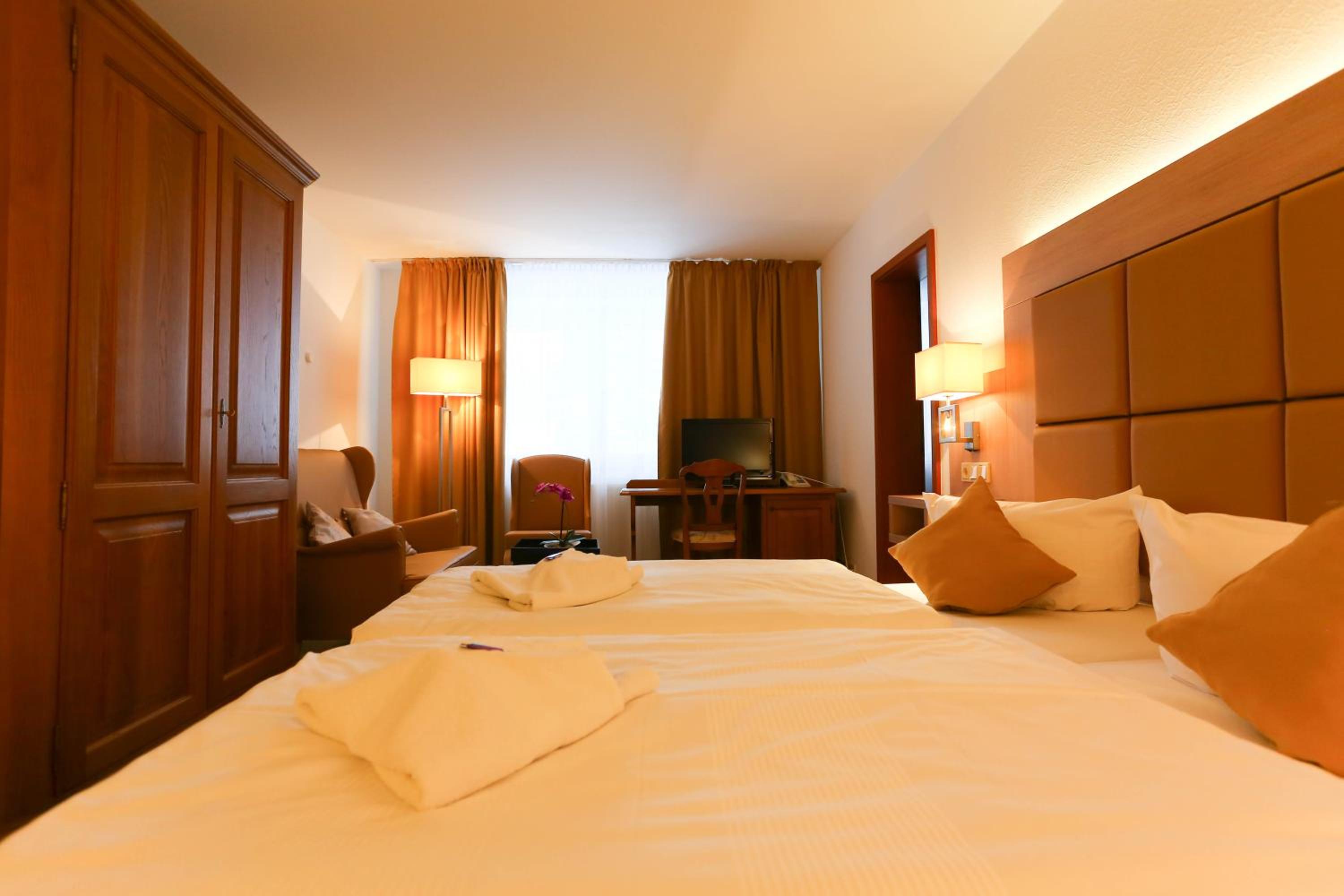 Deluxe Family Suite - Photo 1