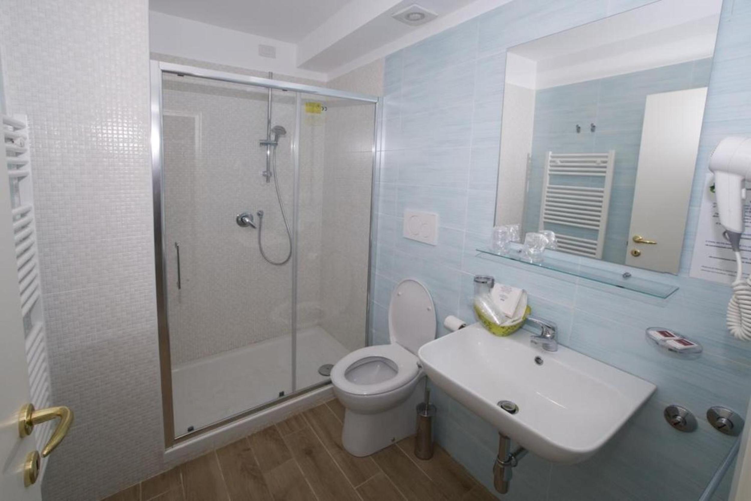 Basic Double Room photo 3