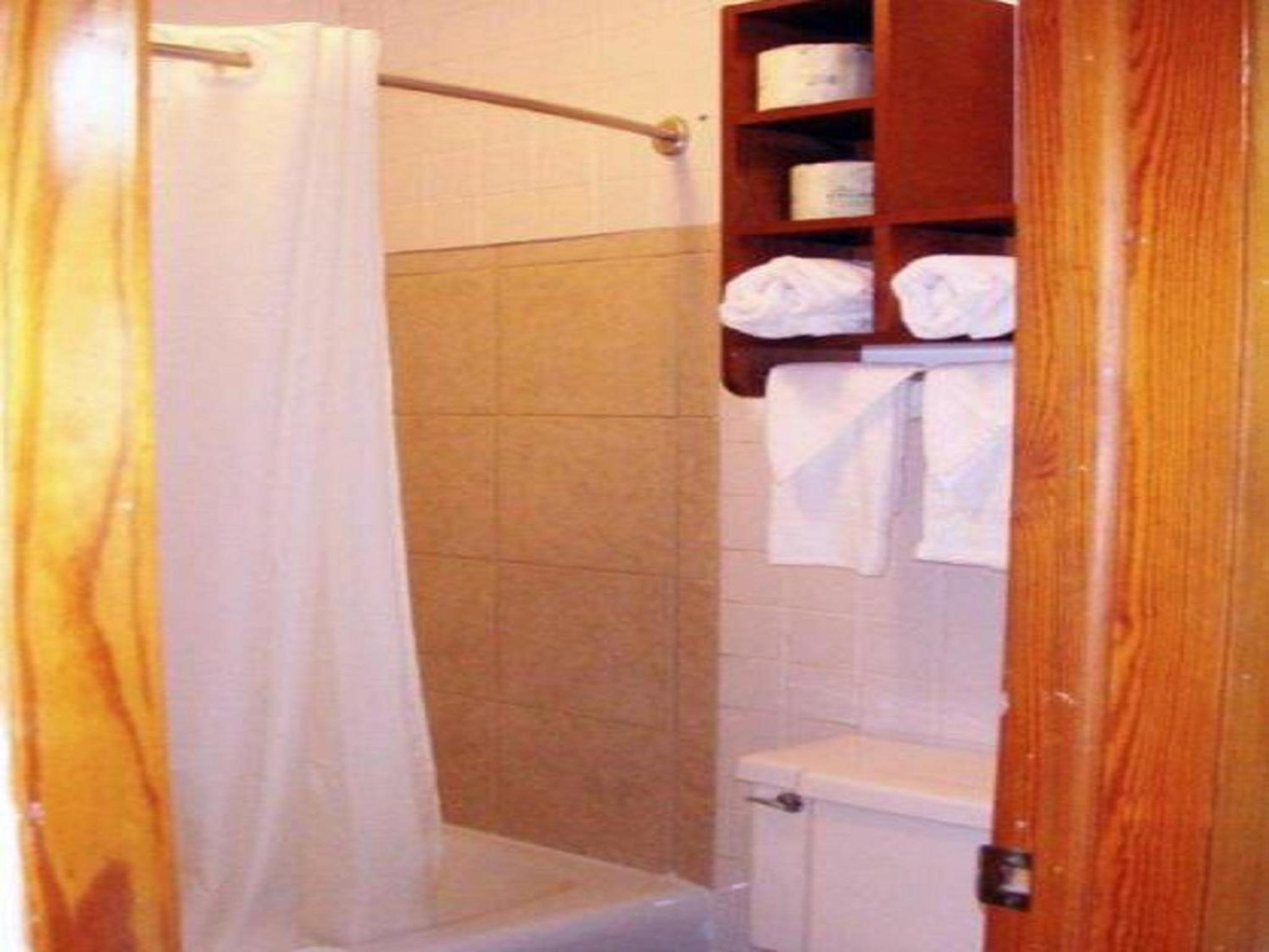 Double Room with Two Double Beds - Smoking photo 3
