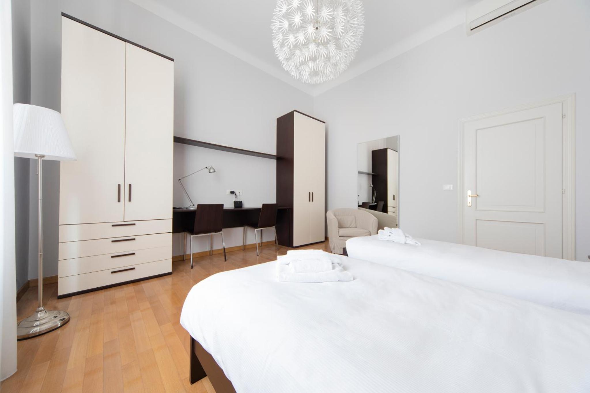 Apartment with Balcony - Photo 19