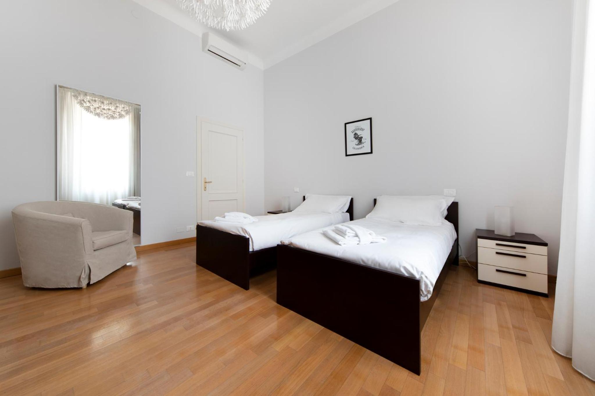 Apartment with Balcony - Photo 18