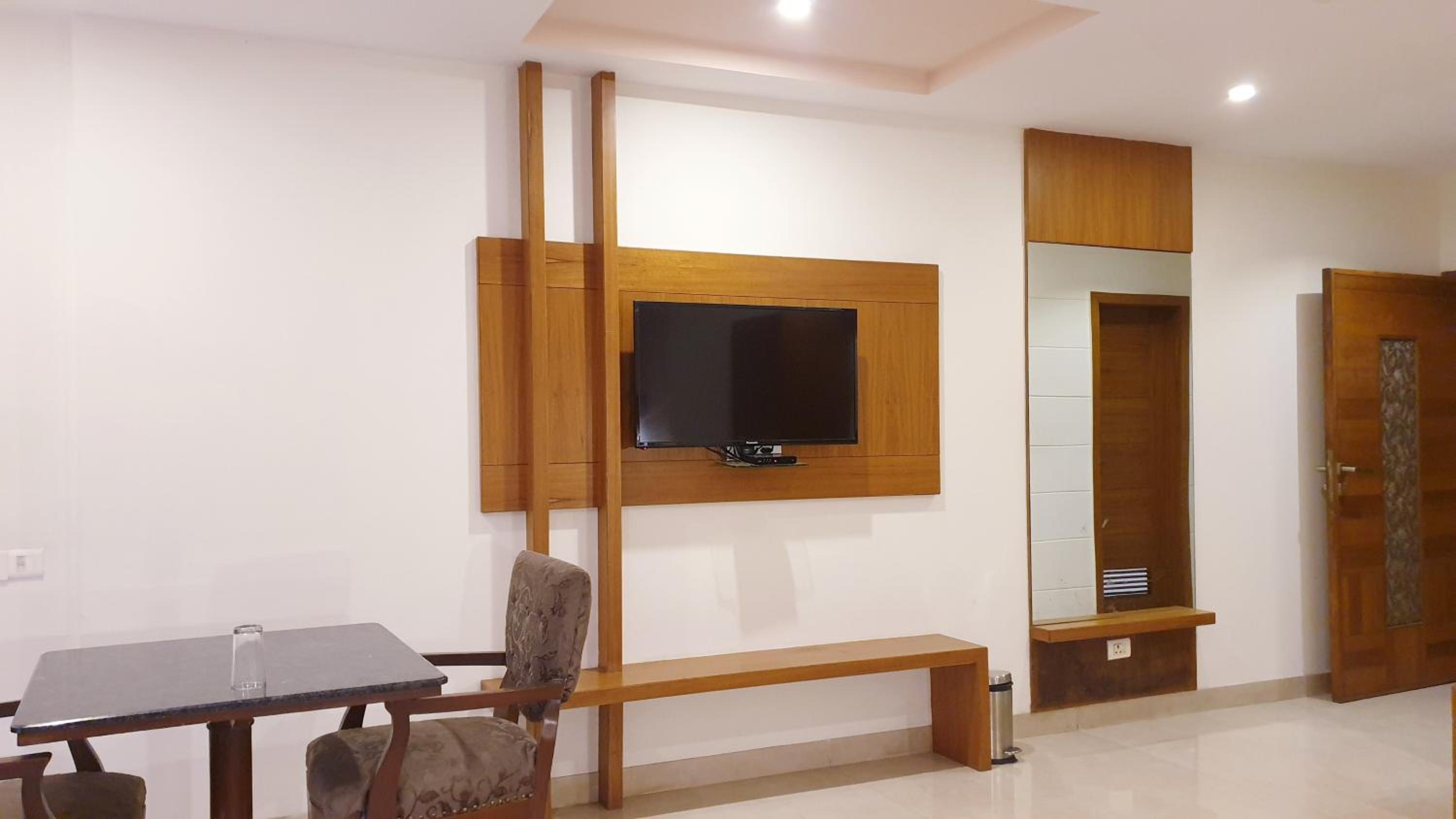 Suite - Photo 3