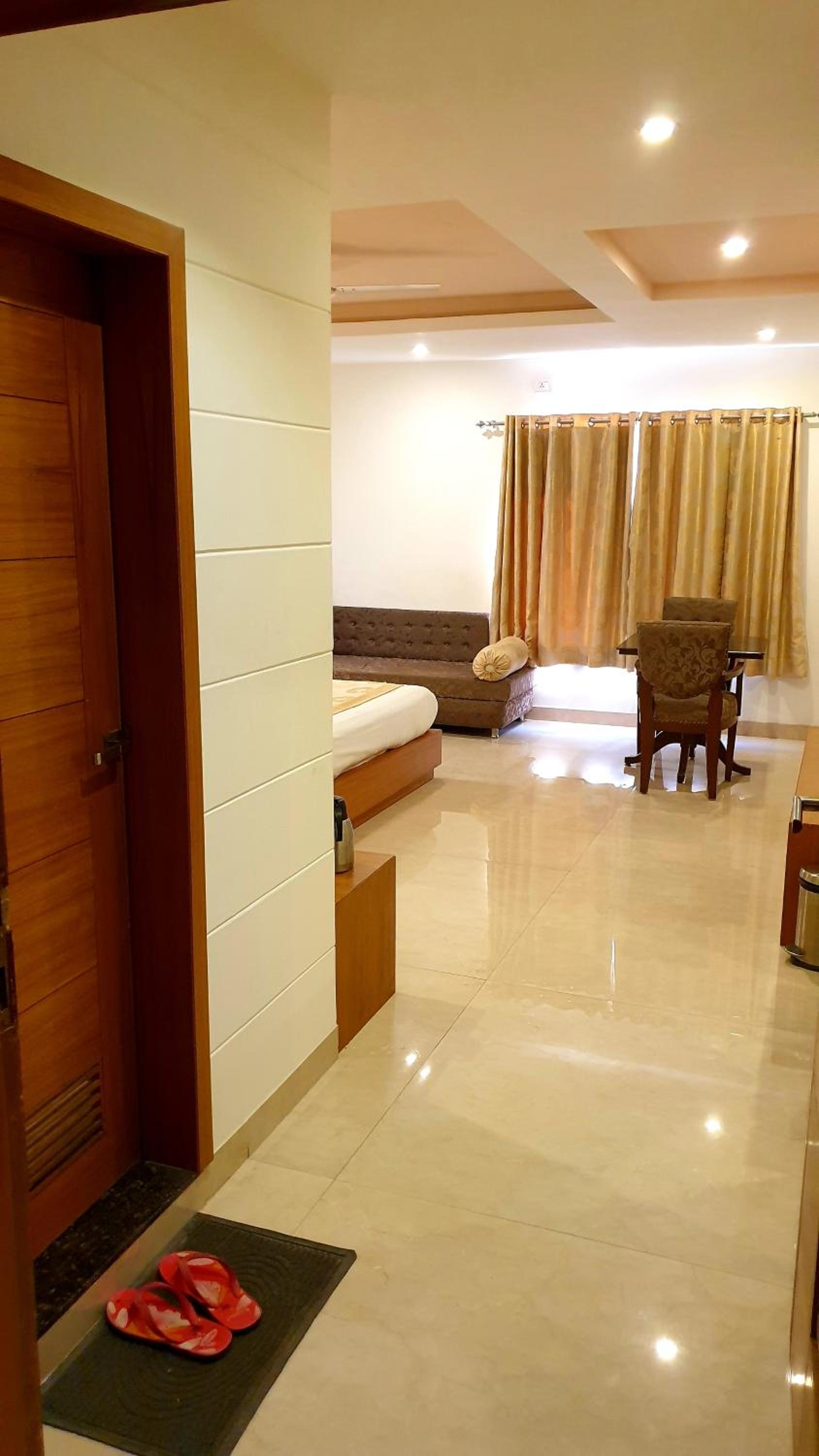 Suite - Photo 2