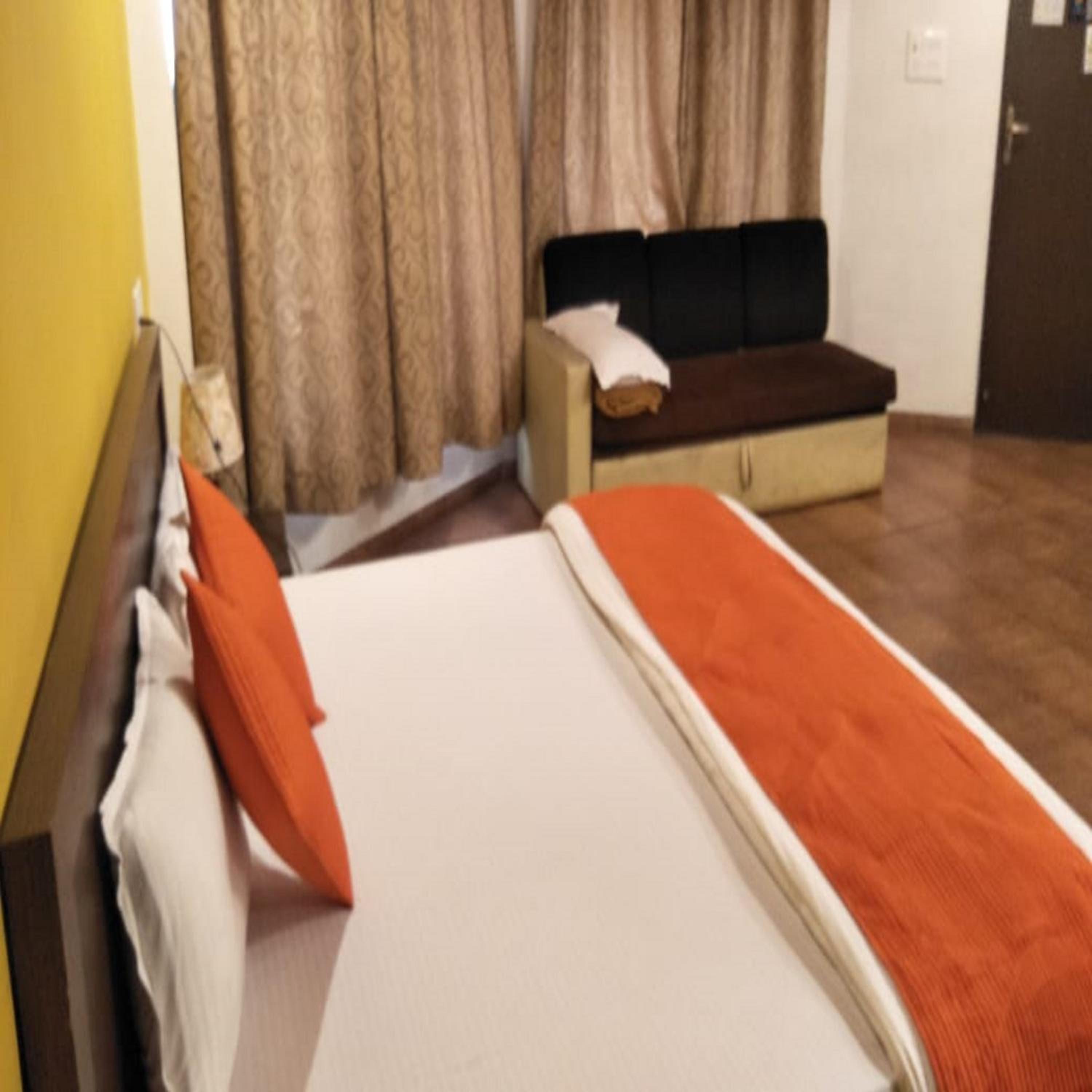 Deluxe Room - Photo 8