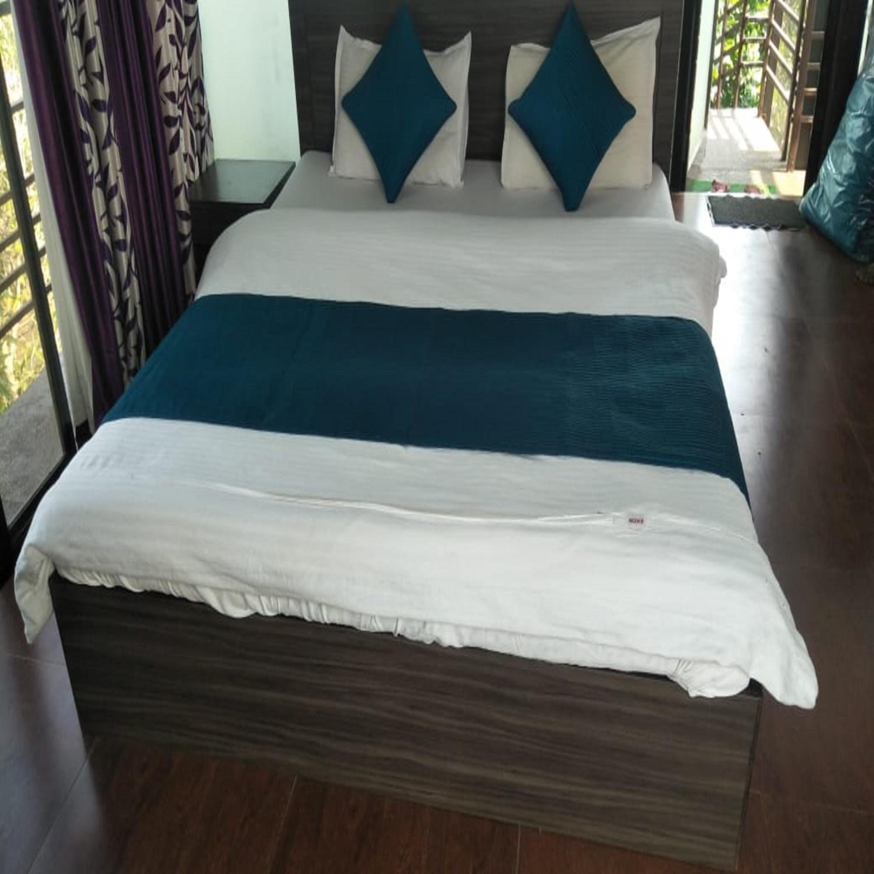 Deluxe Room - Photo 7
