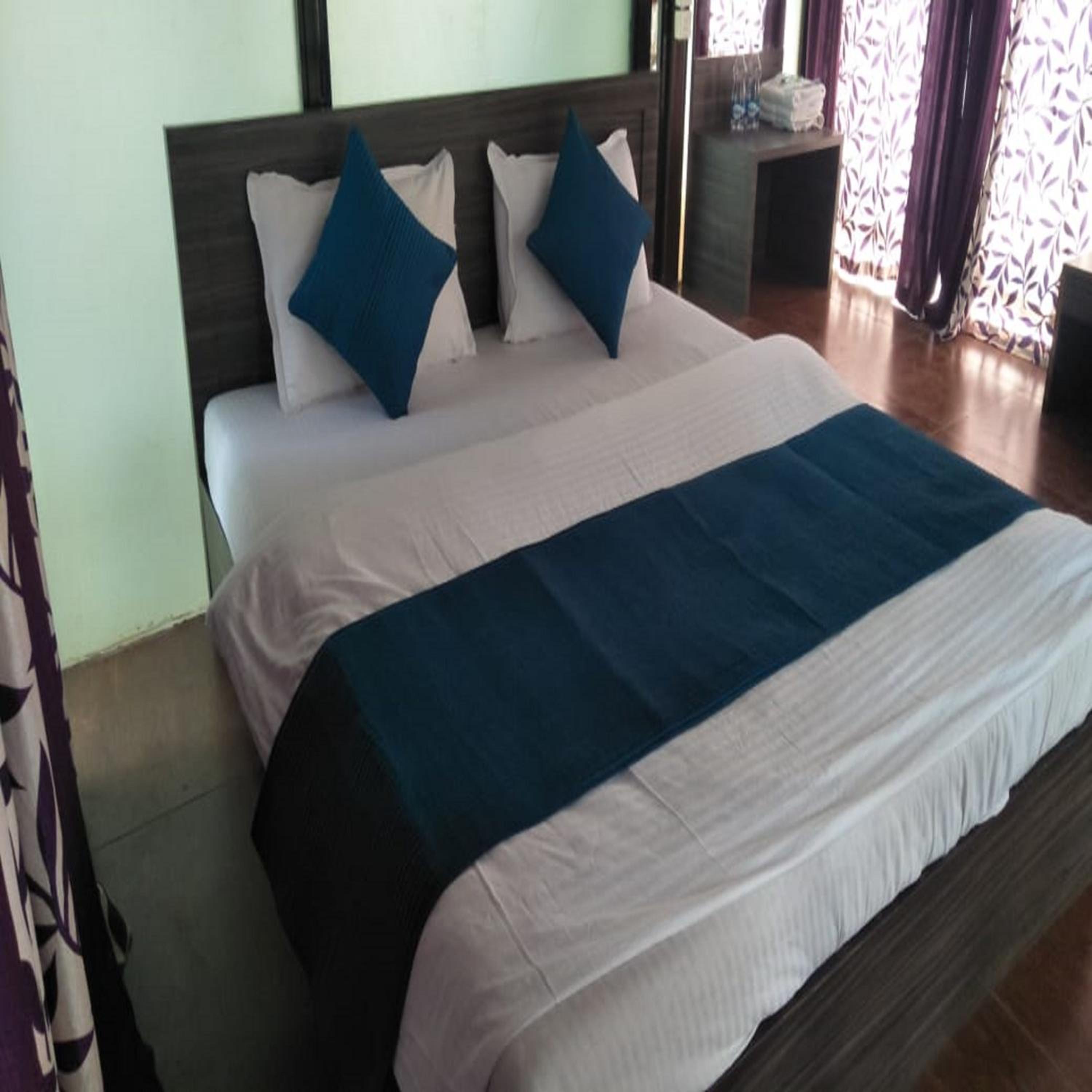 Deluxe Room - Photo 5