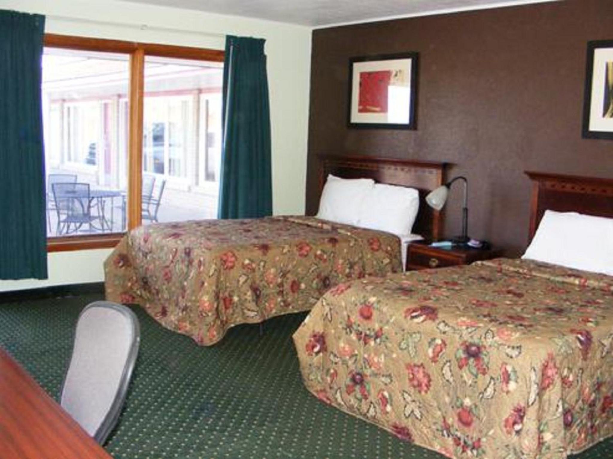 Double Room with Two Double Beds - Smoking photo 2
