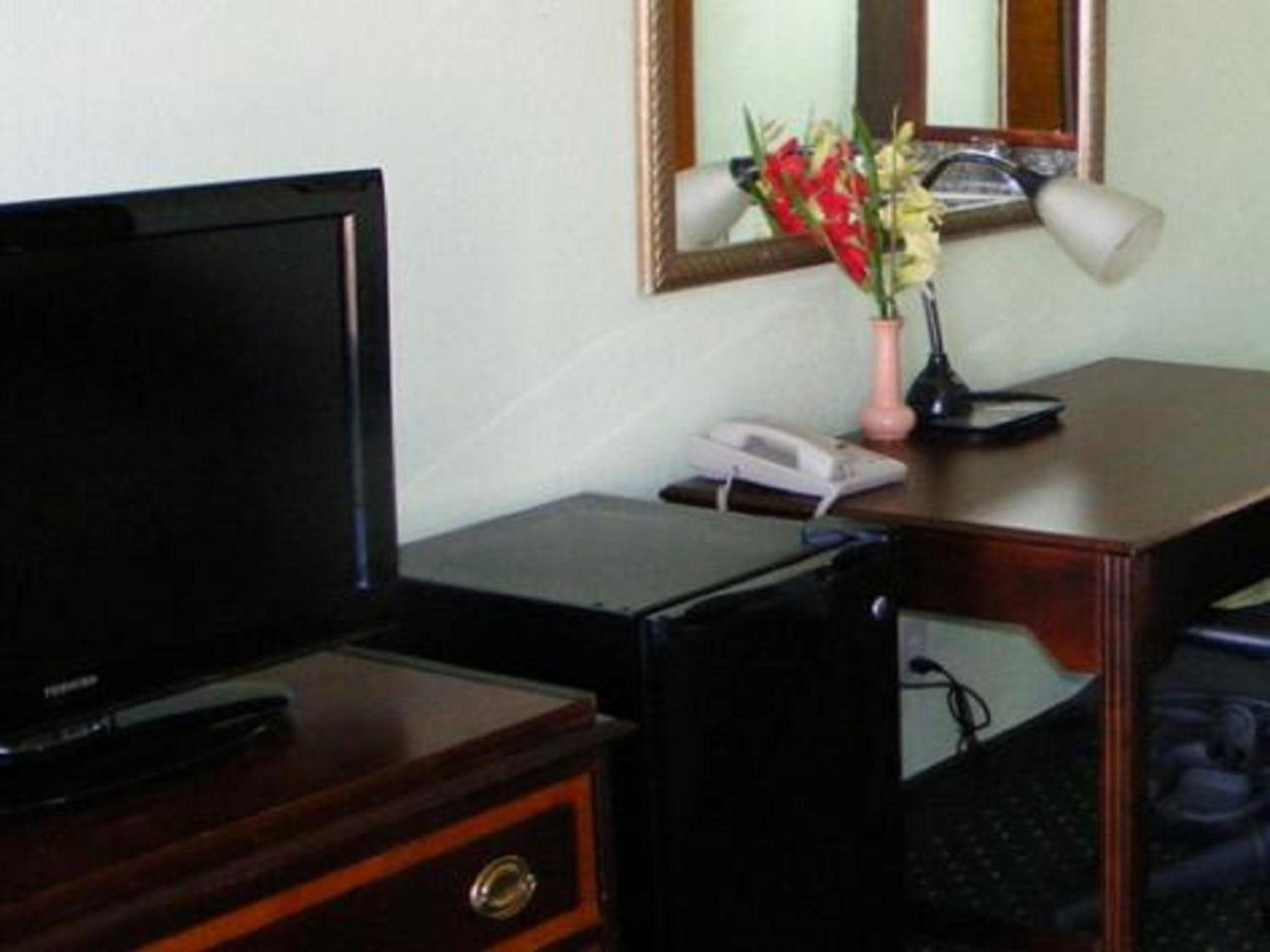King Room - Non-Smoking photo 2