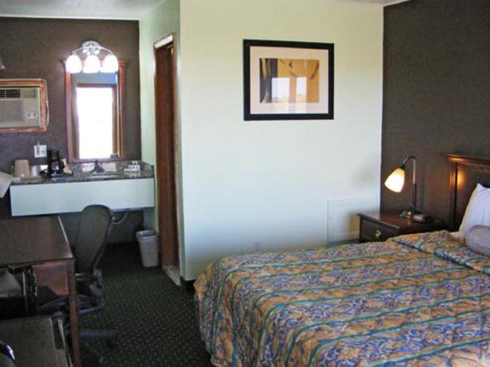 King Room - Non-Smoking photo 3