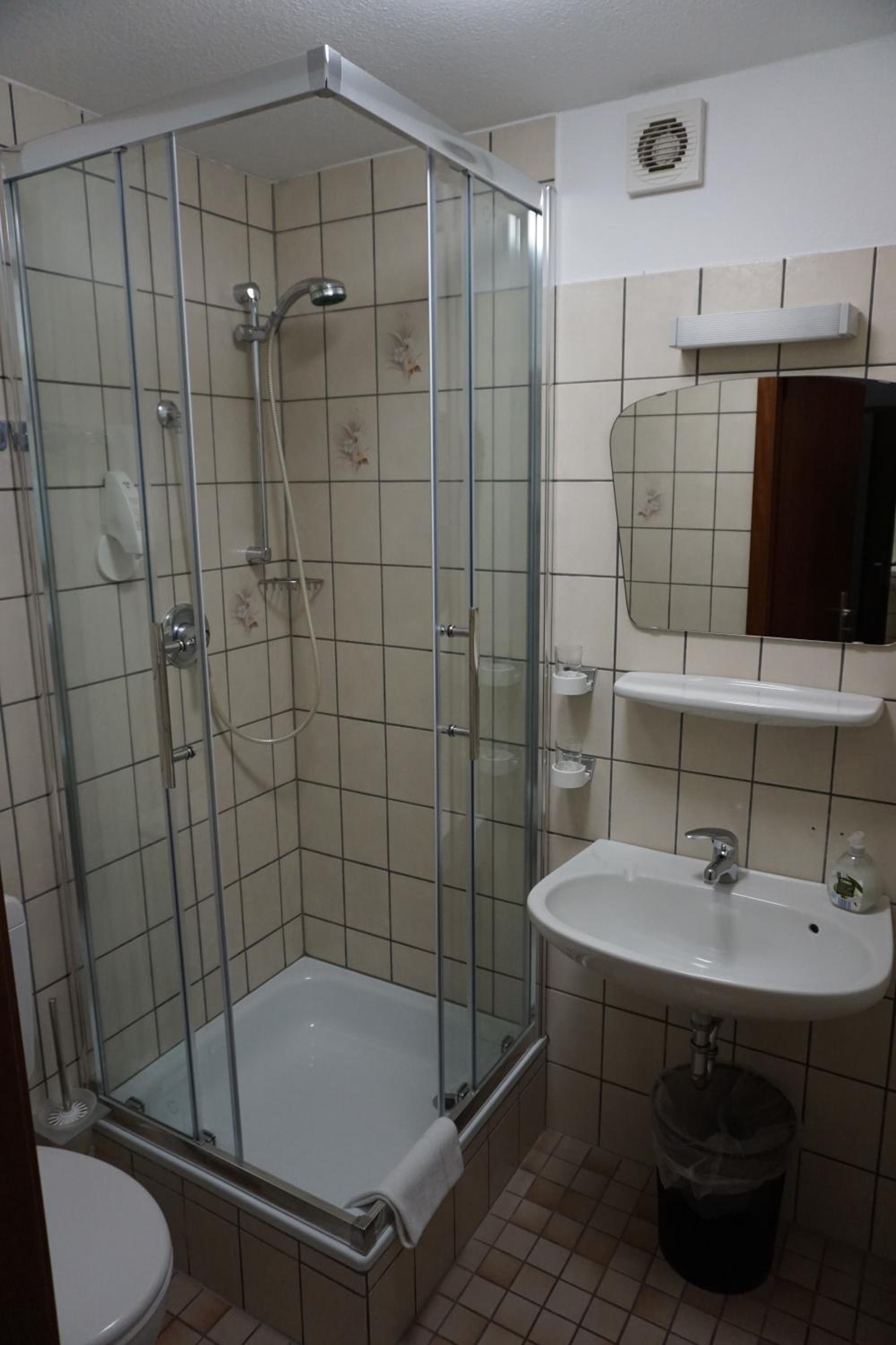 Double Room - Photo 5