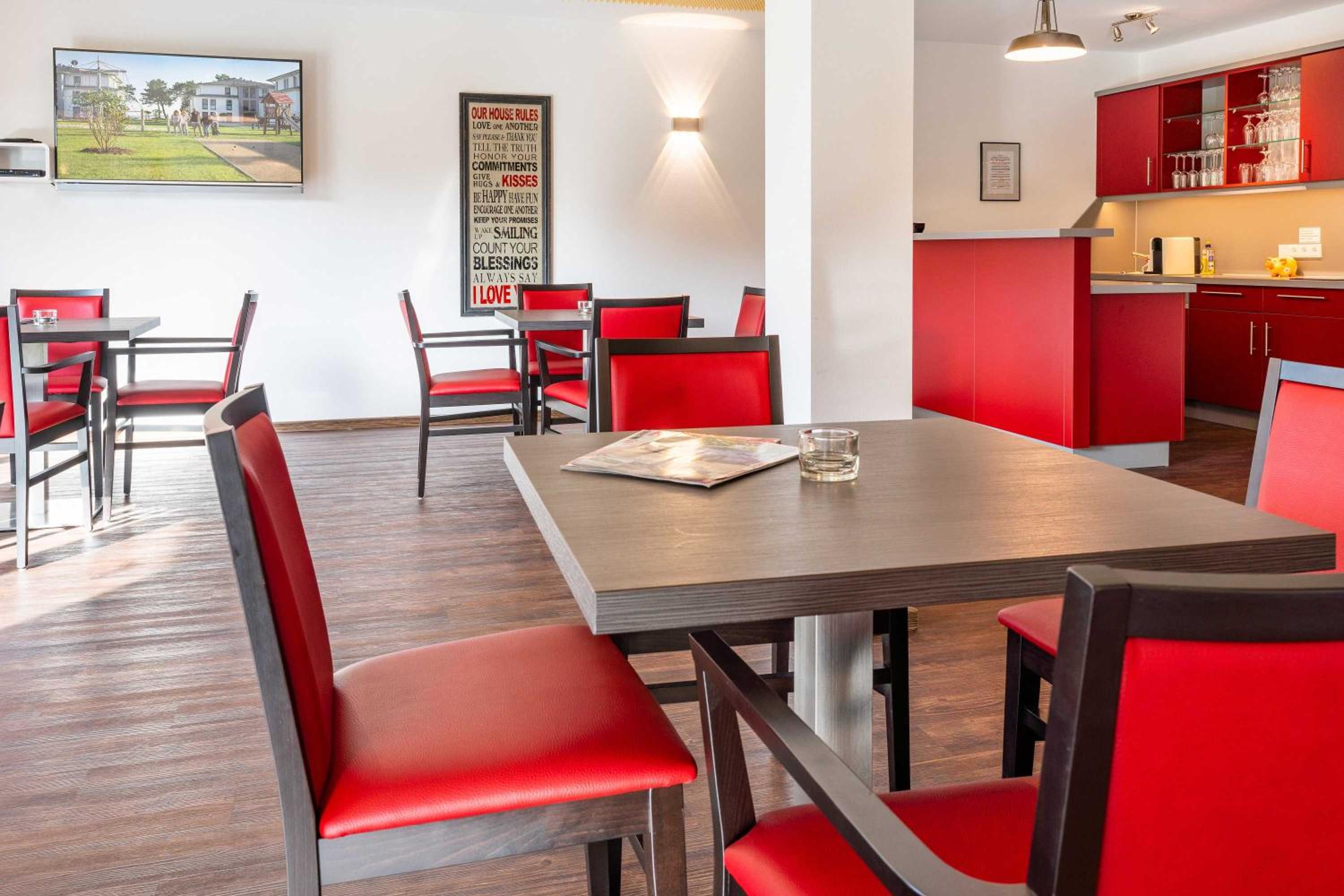 Three-Bedroom Apartment with Terrace photo 2