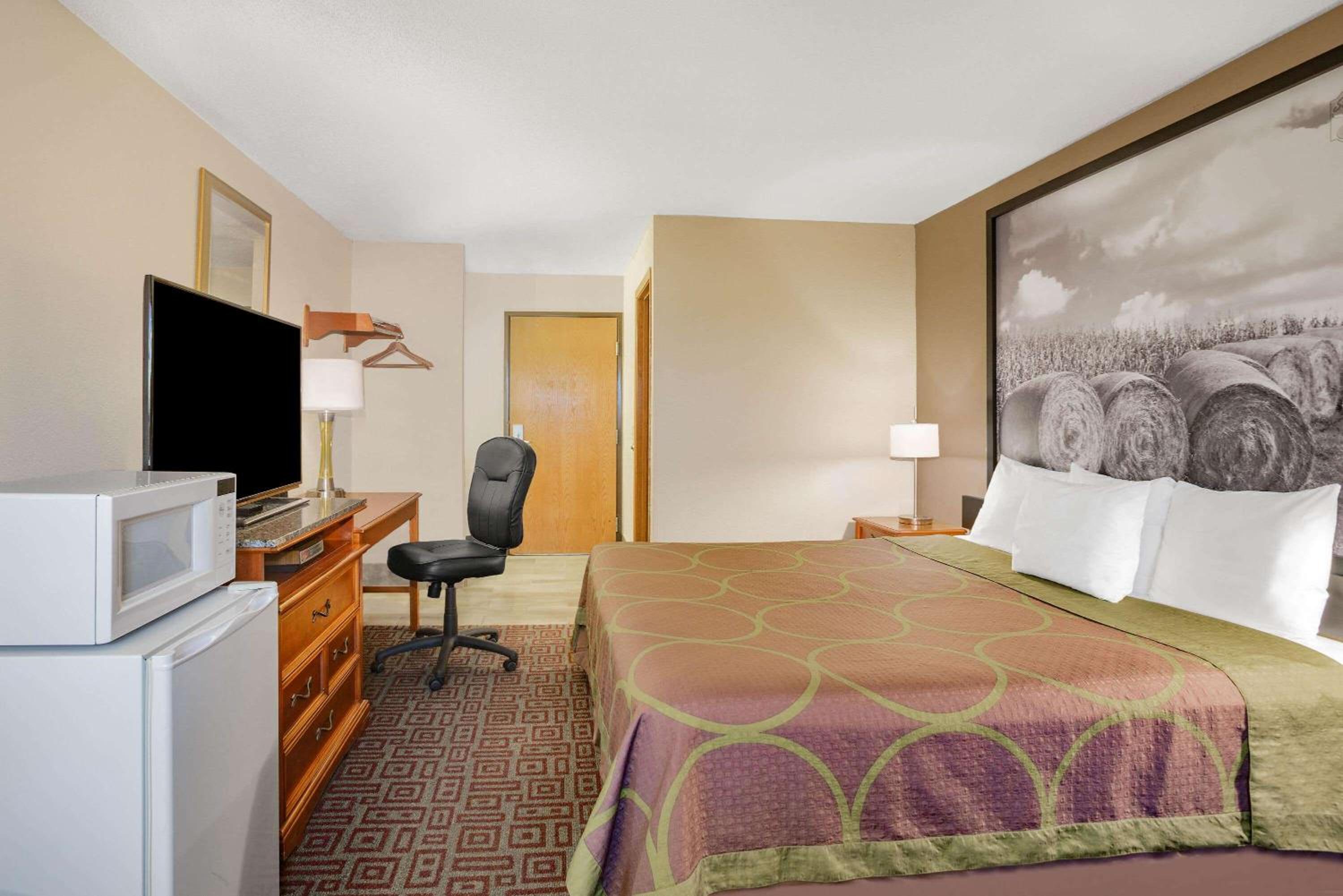 King Room - Non-Smoking - Photo 1