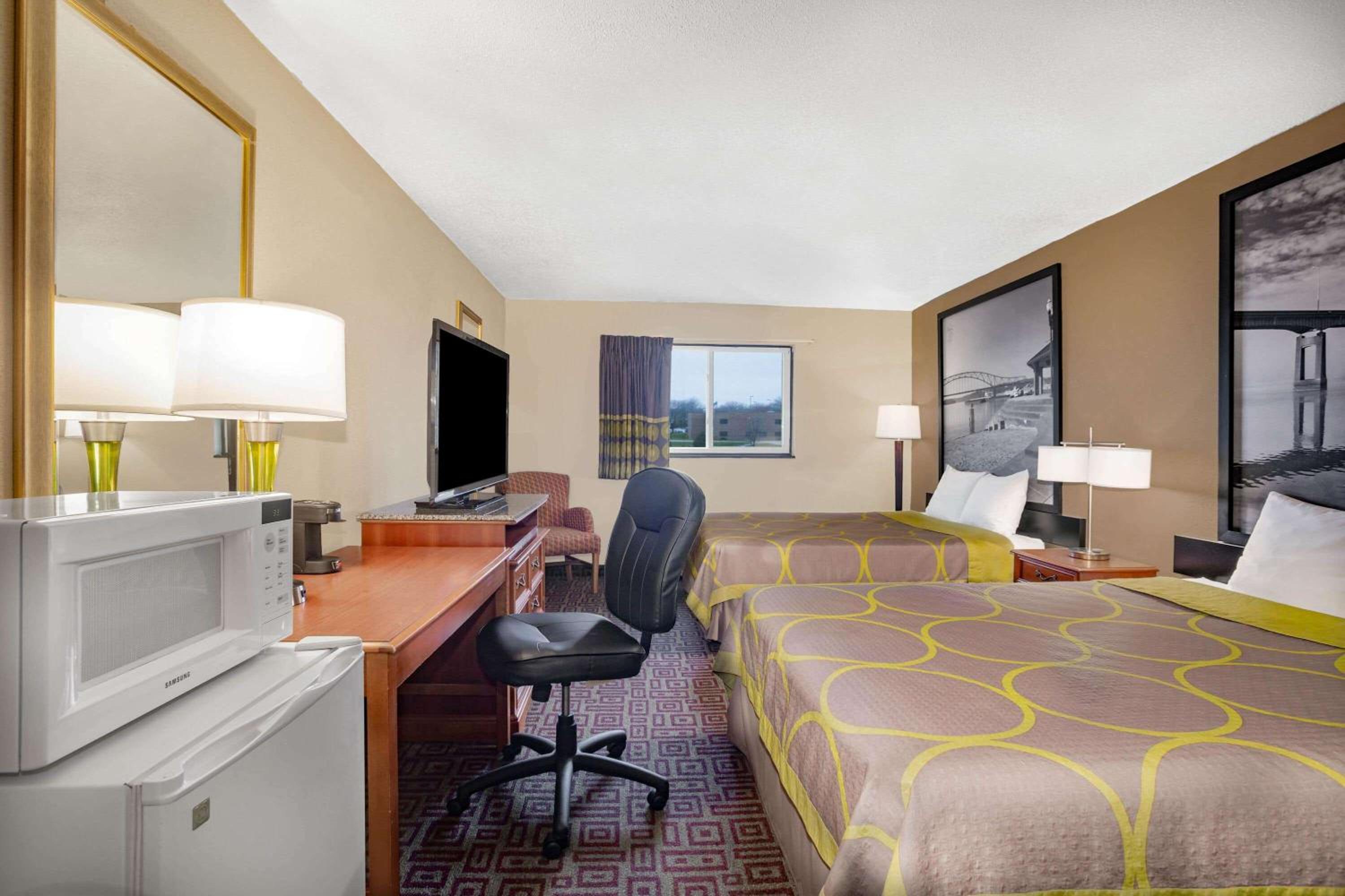 Double Room With Two Double Beds - Smoking photo 1