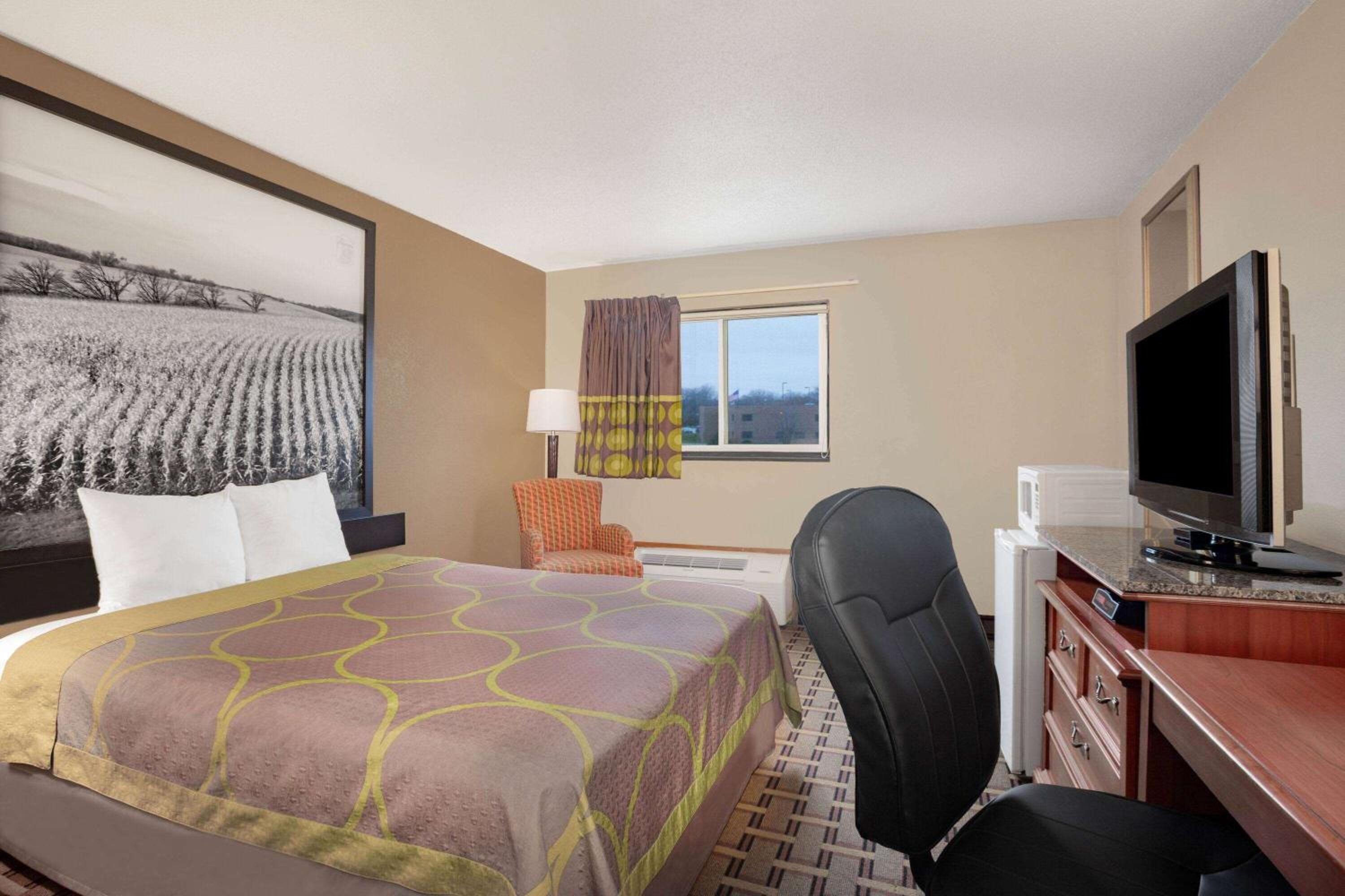 Queen Room - Mobility Access/Non-Smoking - Photo 1