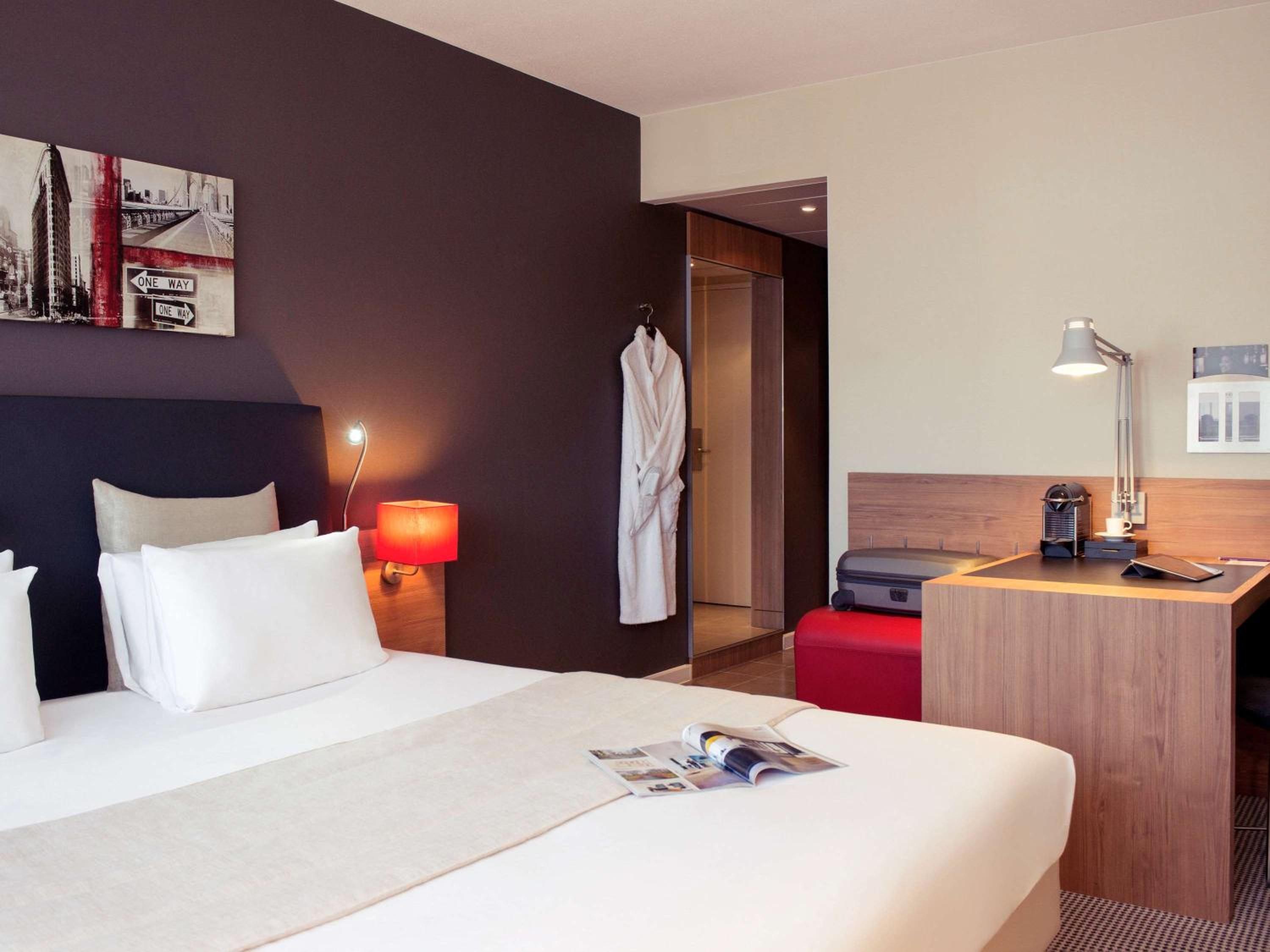 TRIBE MAX Double Room with Sleeper Chair - Photo 7