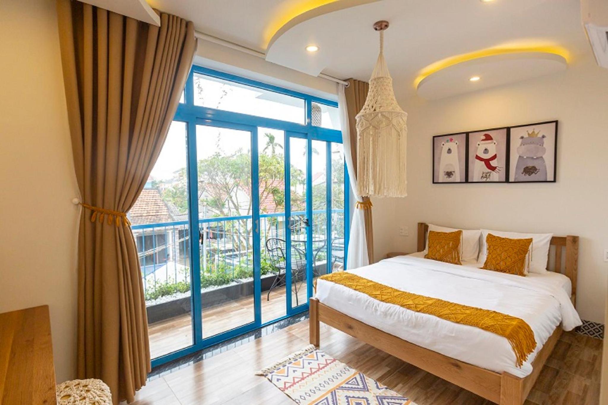 Deluxe Double Room with Balcony - Photo 8