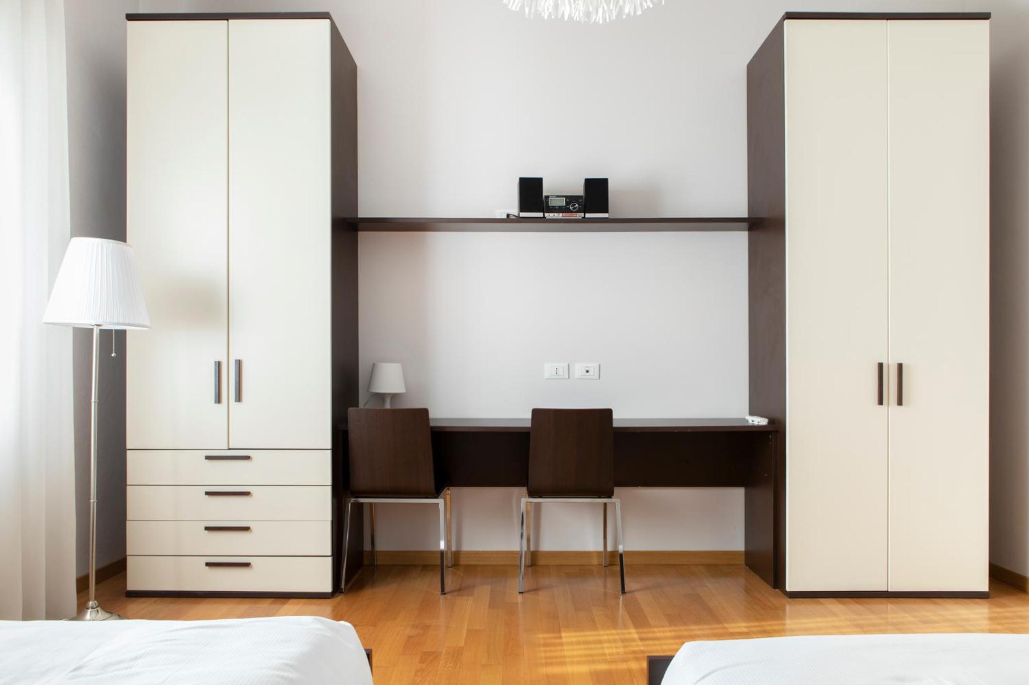 Apartment with Balcony - Photo 5