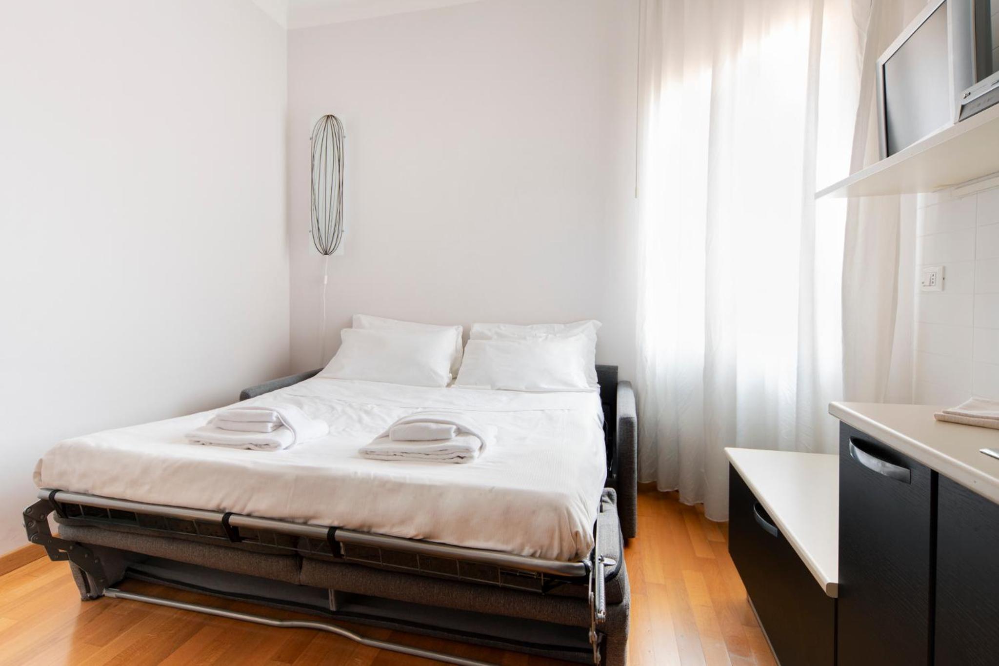 Apartment with Balcony - Photo 17
