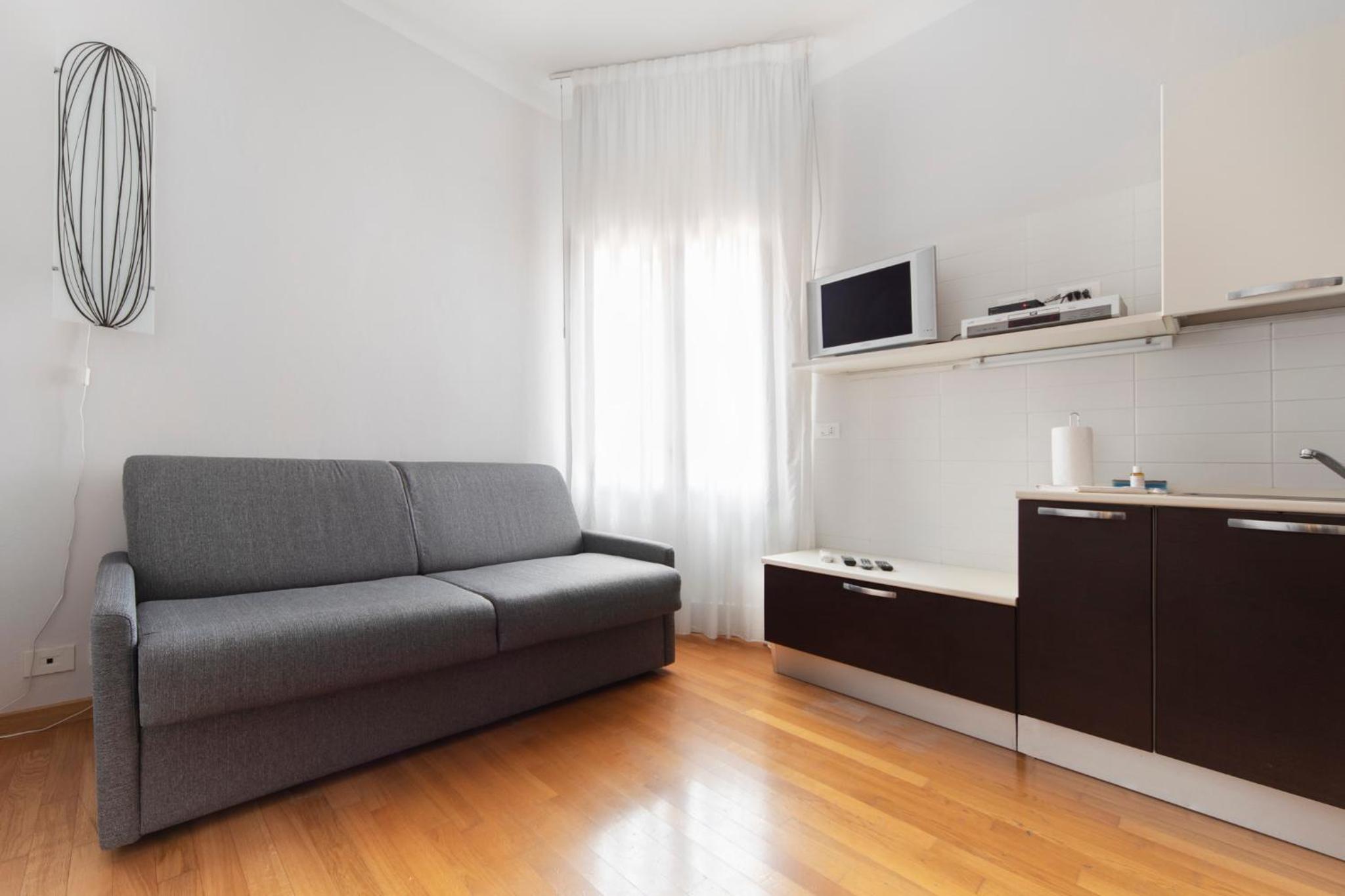 Apartment with Balcony - Photo 4