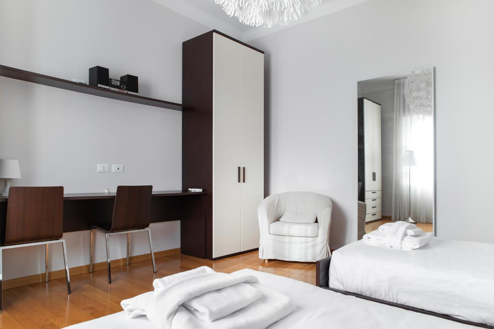 Apartment with Balcony - Photo 6