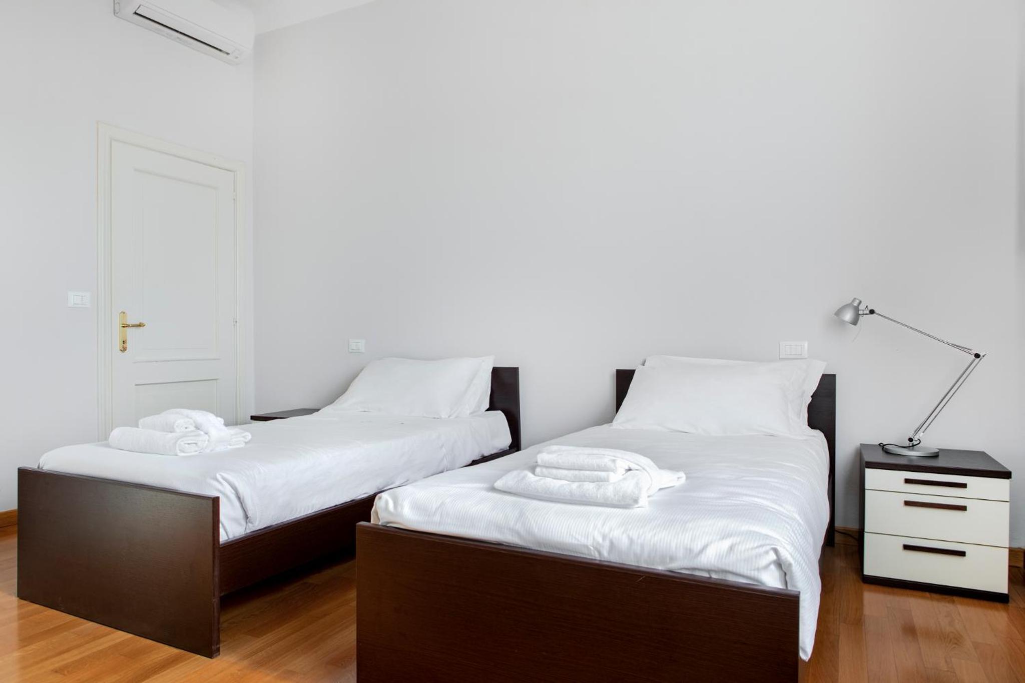 Apartment with Balcony - Photo 7