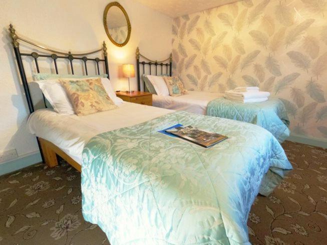 Twin Room - Photo 2