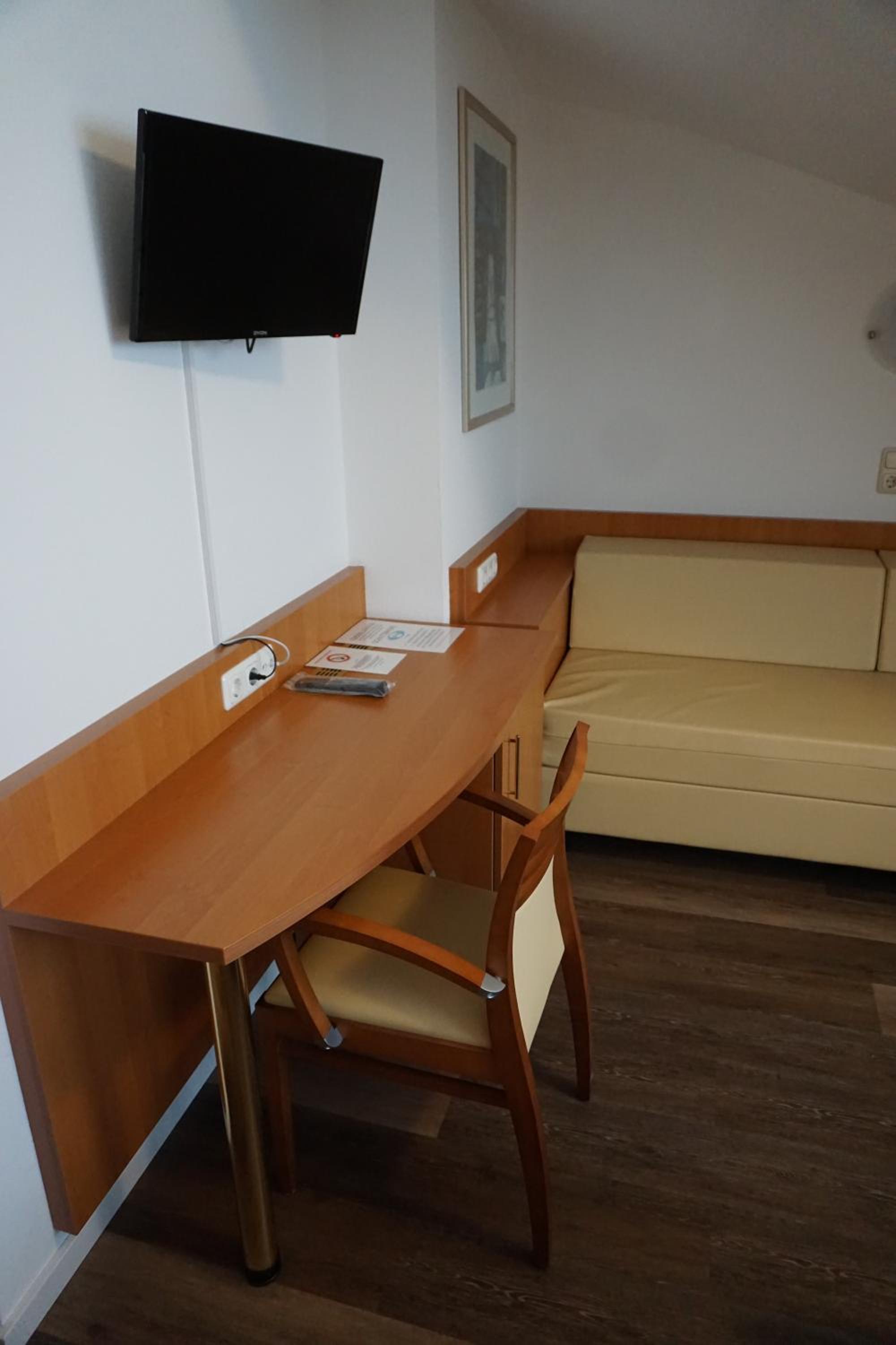 Double Room - Photo 6