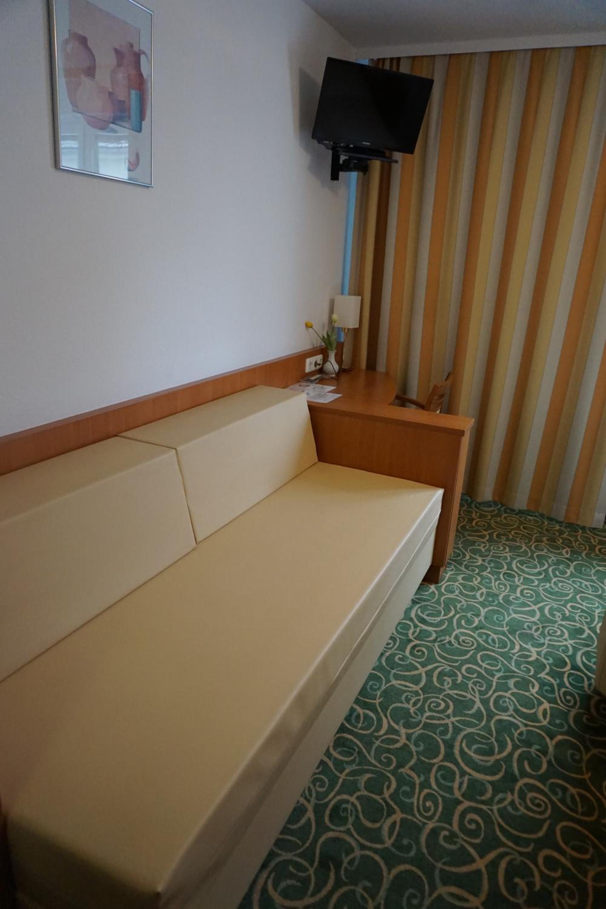 Double Room - Photo 7
