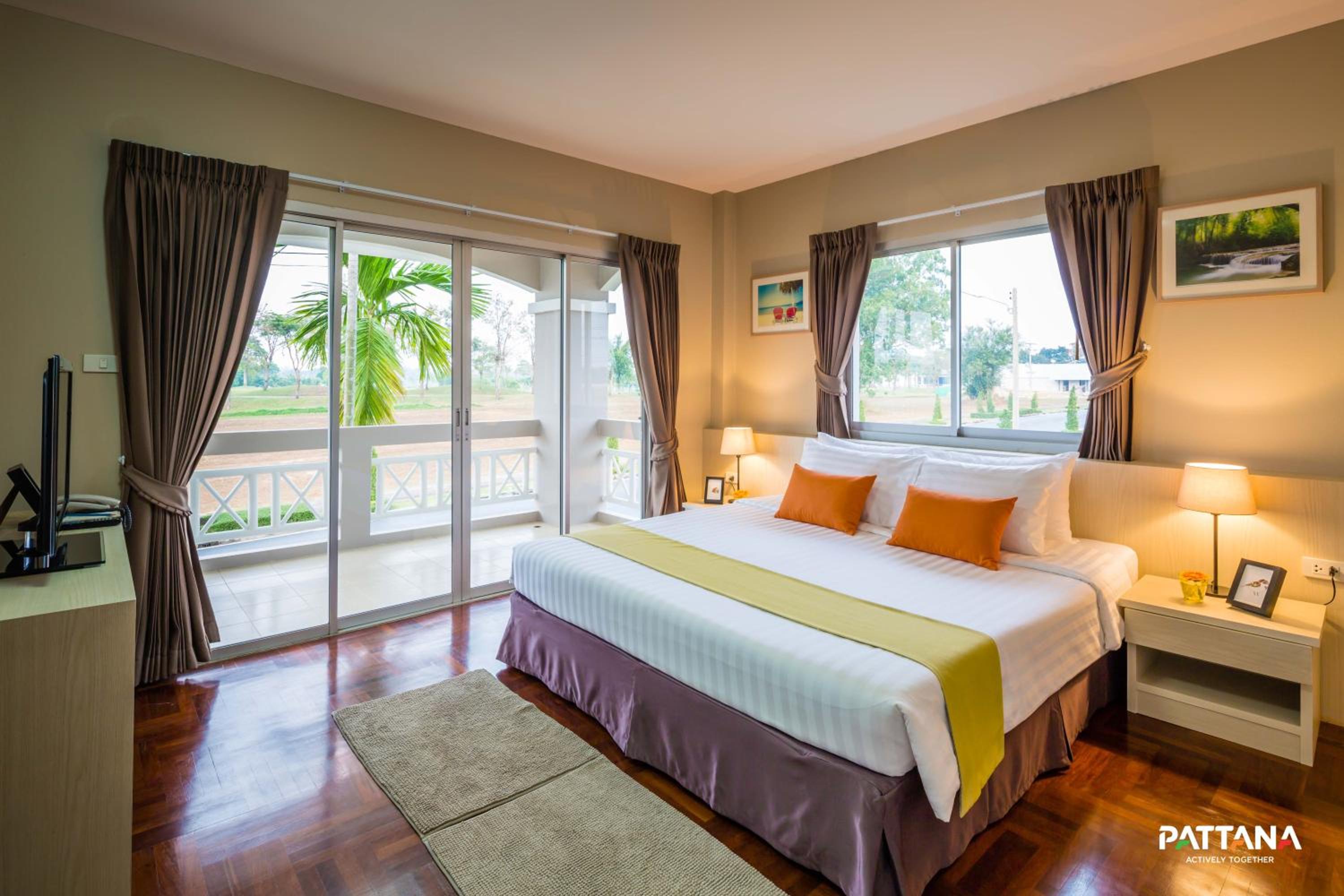 Three-Bedroom Villa - Photo 6