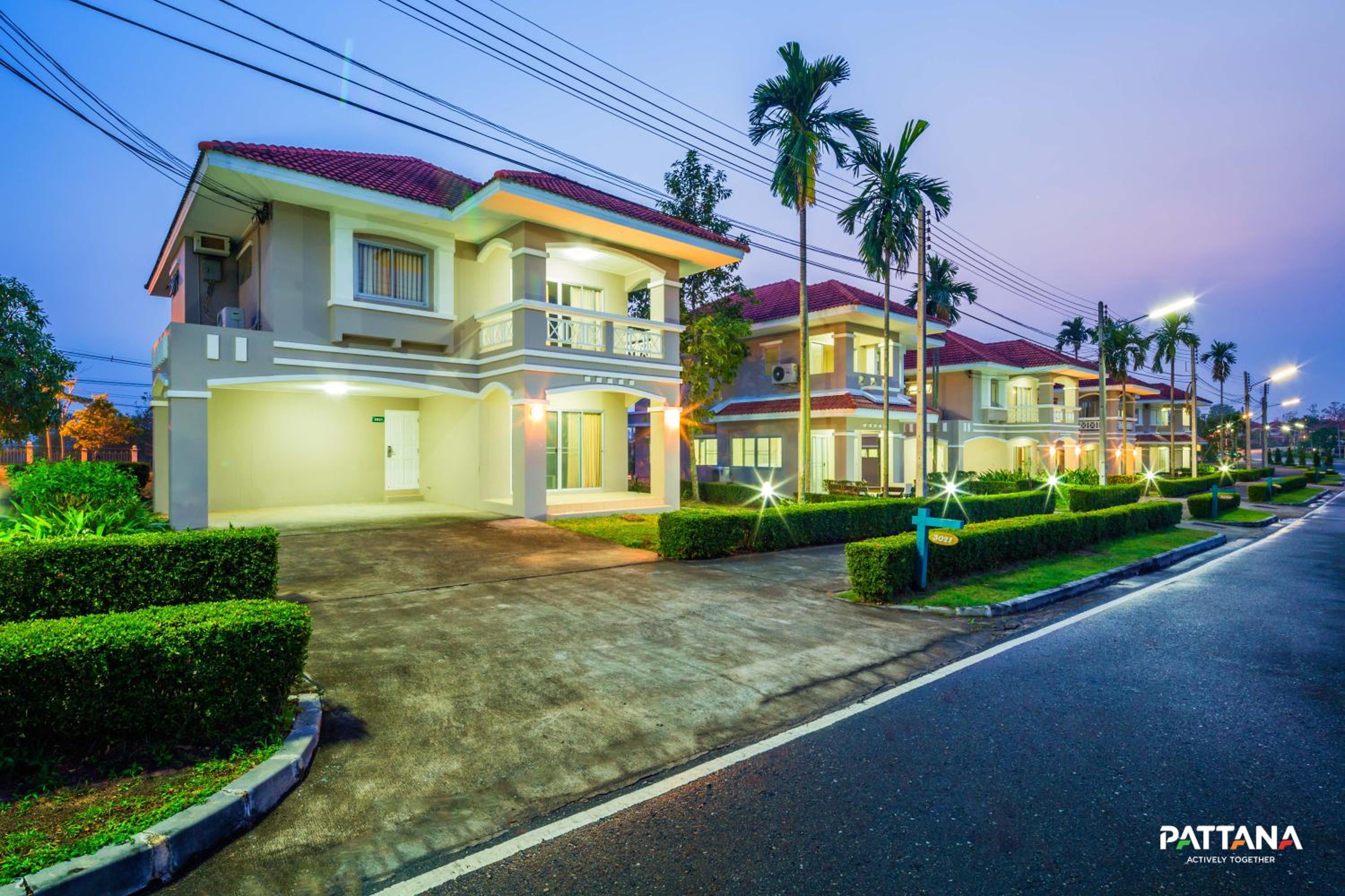Three-Bedroom Villa - Photo 2