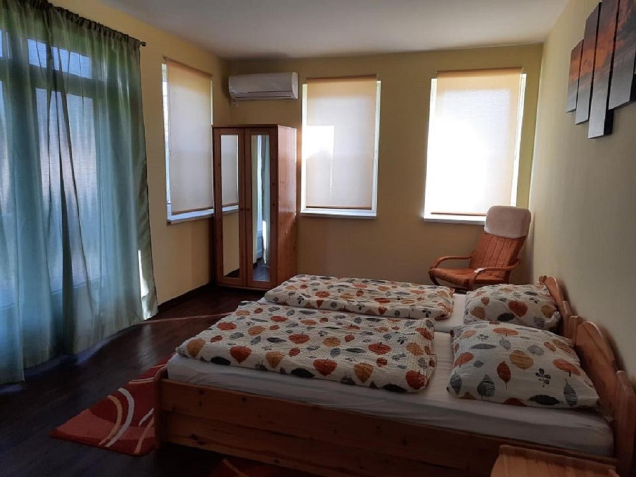 Three-Bedroom House - Photo 4