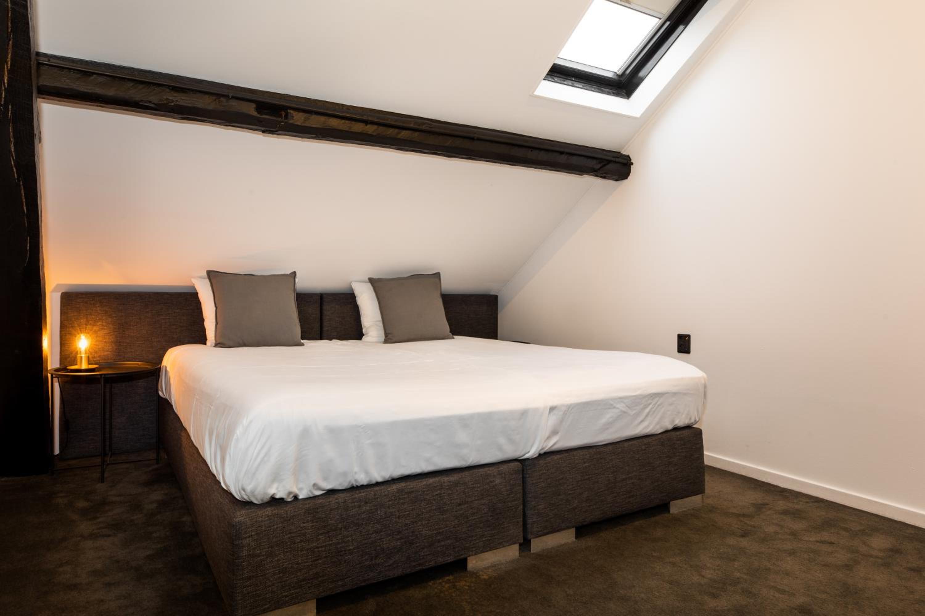 Apartment with bath and shower in coach house 2-6p. - Photo 7