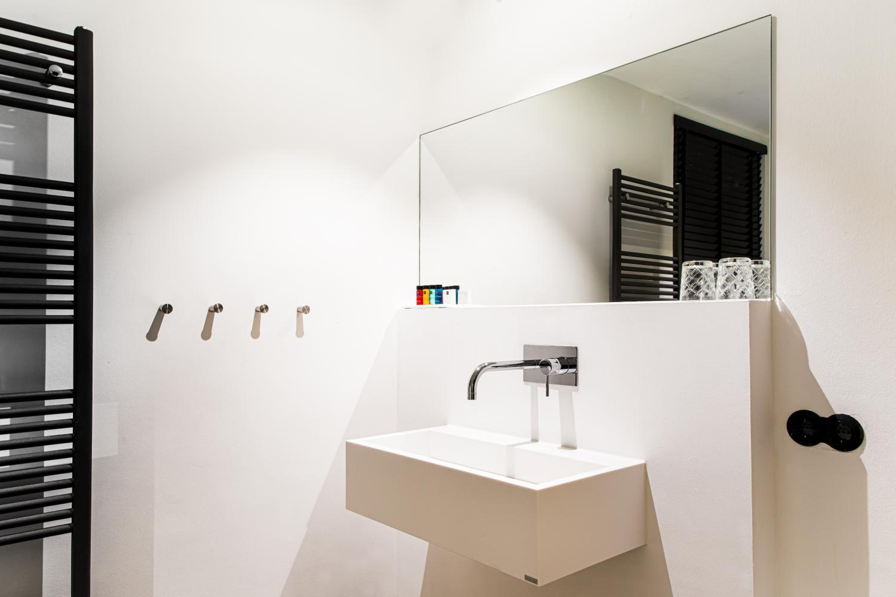 Apartment with bath and shower in coach house 2-6p. - Photo 3
