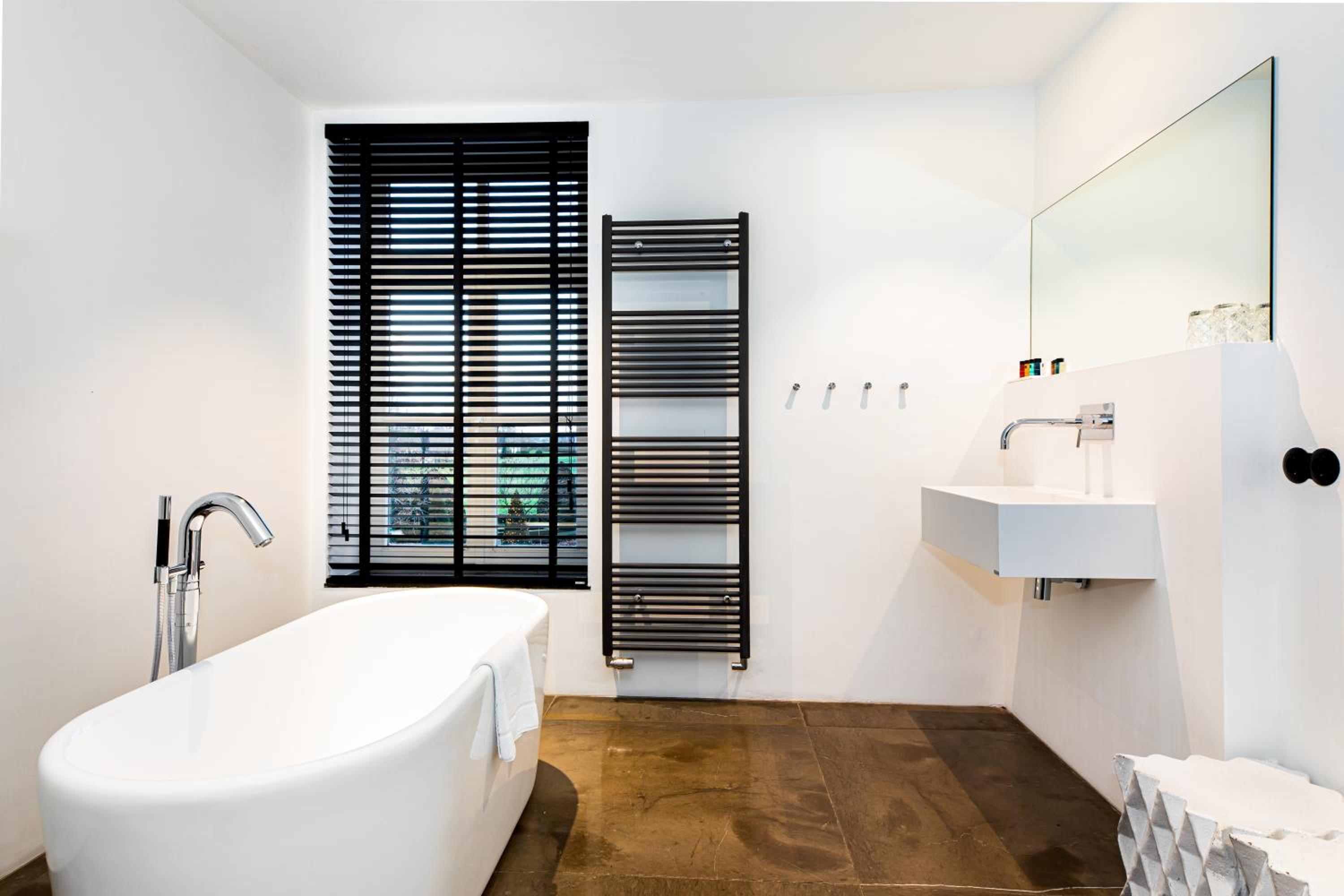 Apartment with bath and shower in coach house 2-6p. - Photo 4